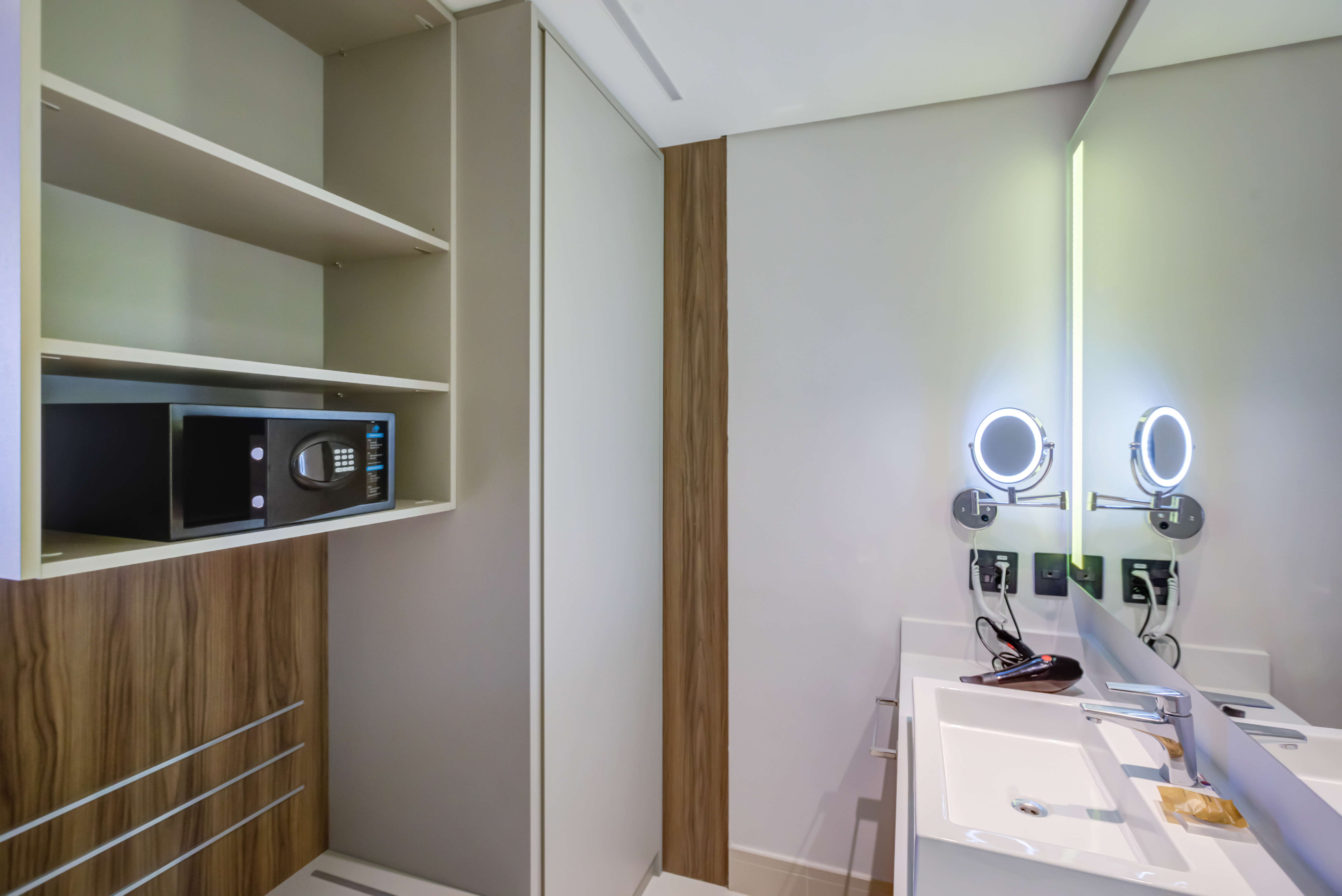 Apartment Business King Bed