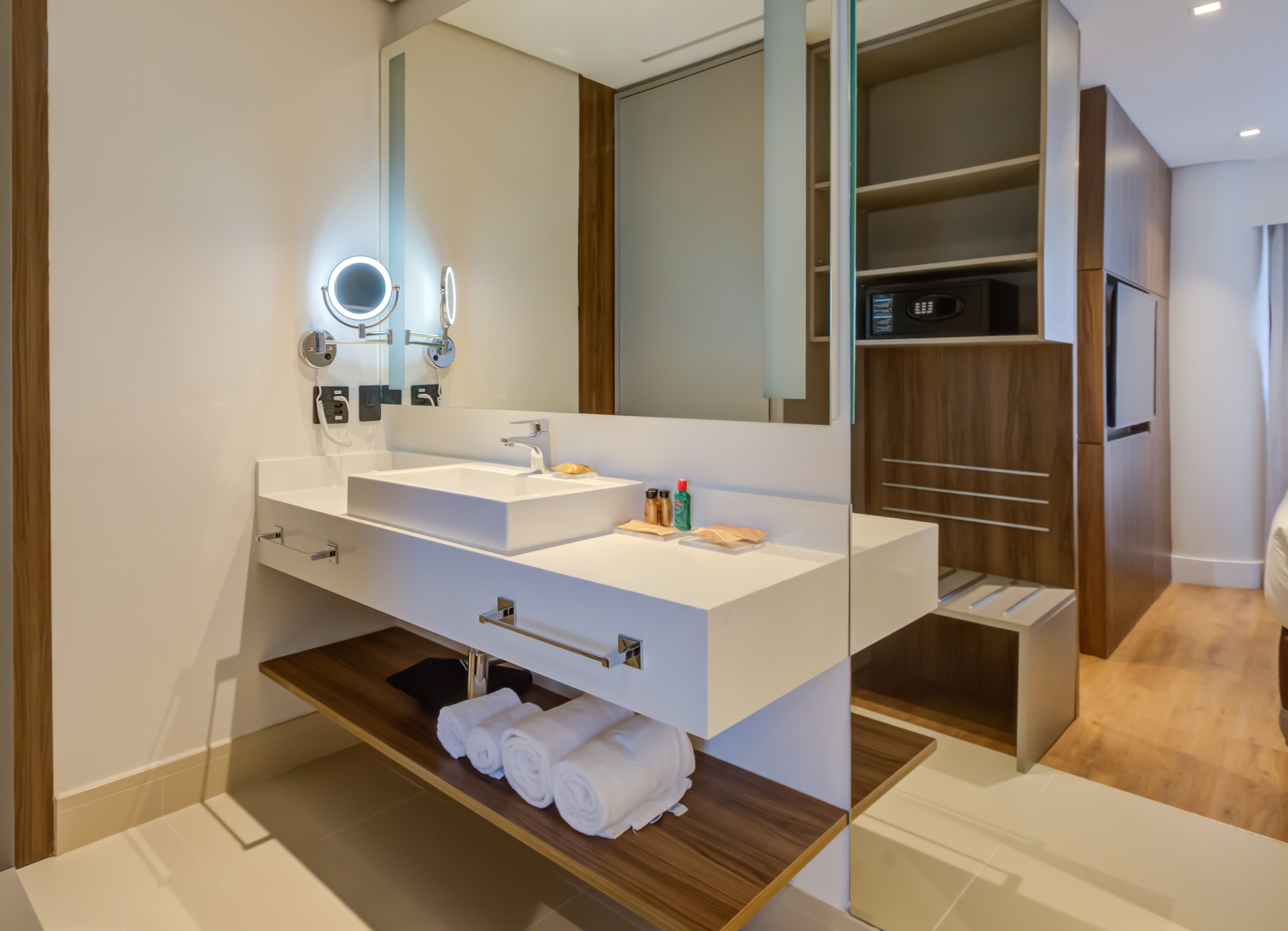 Apartment Business King Bed