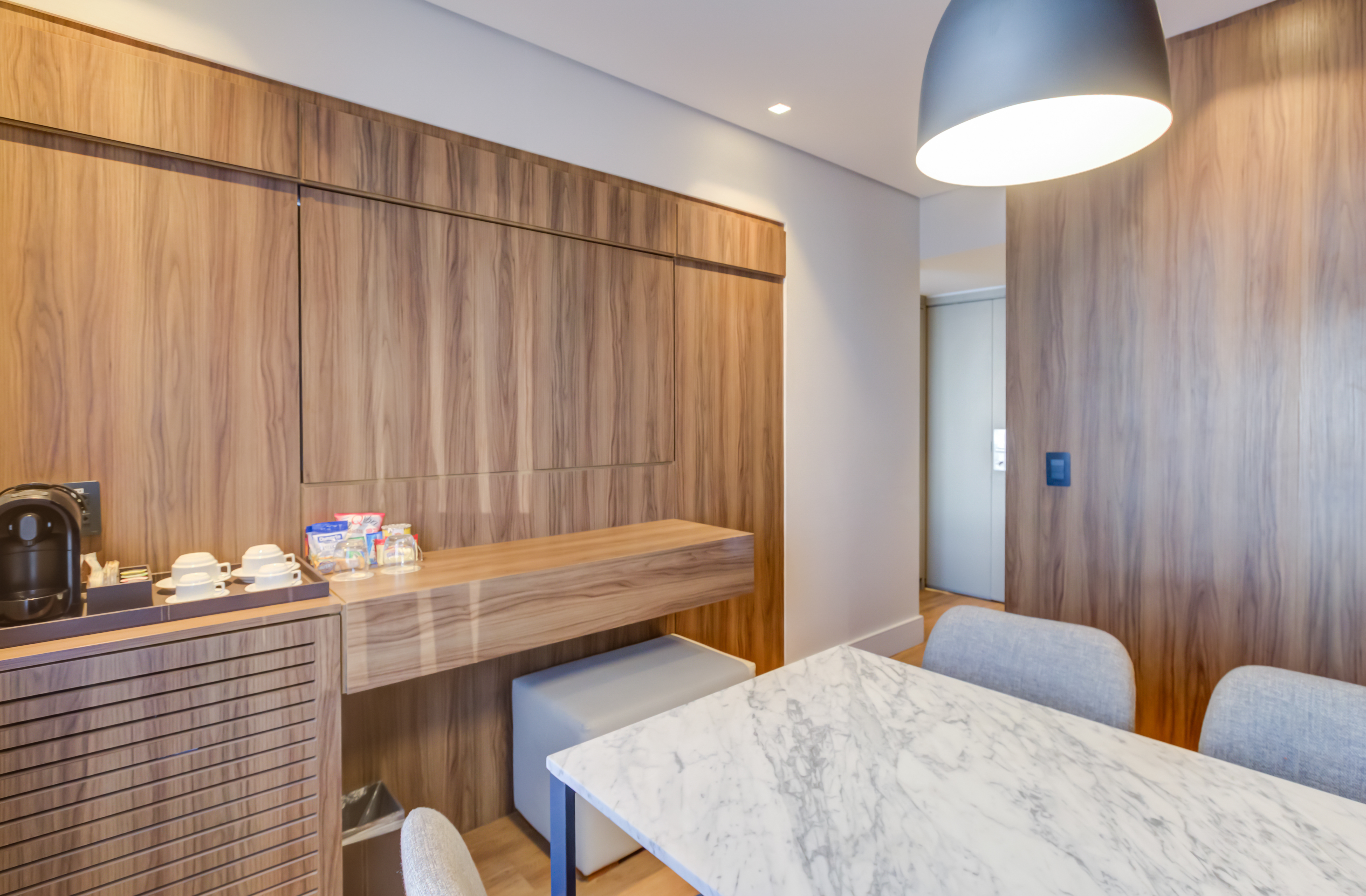 Apartment Business King Bed