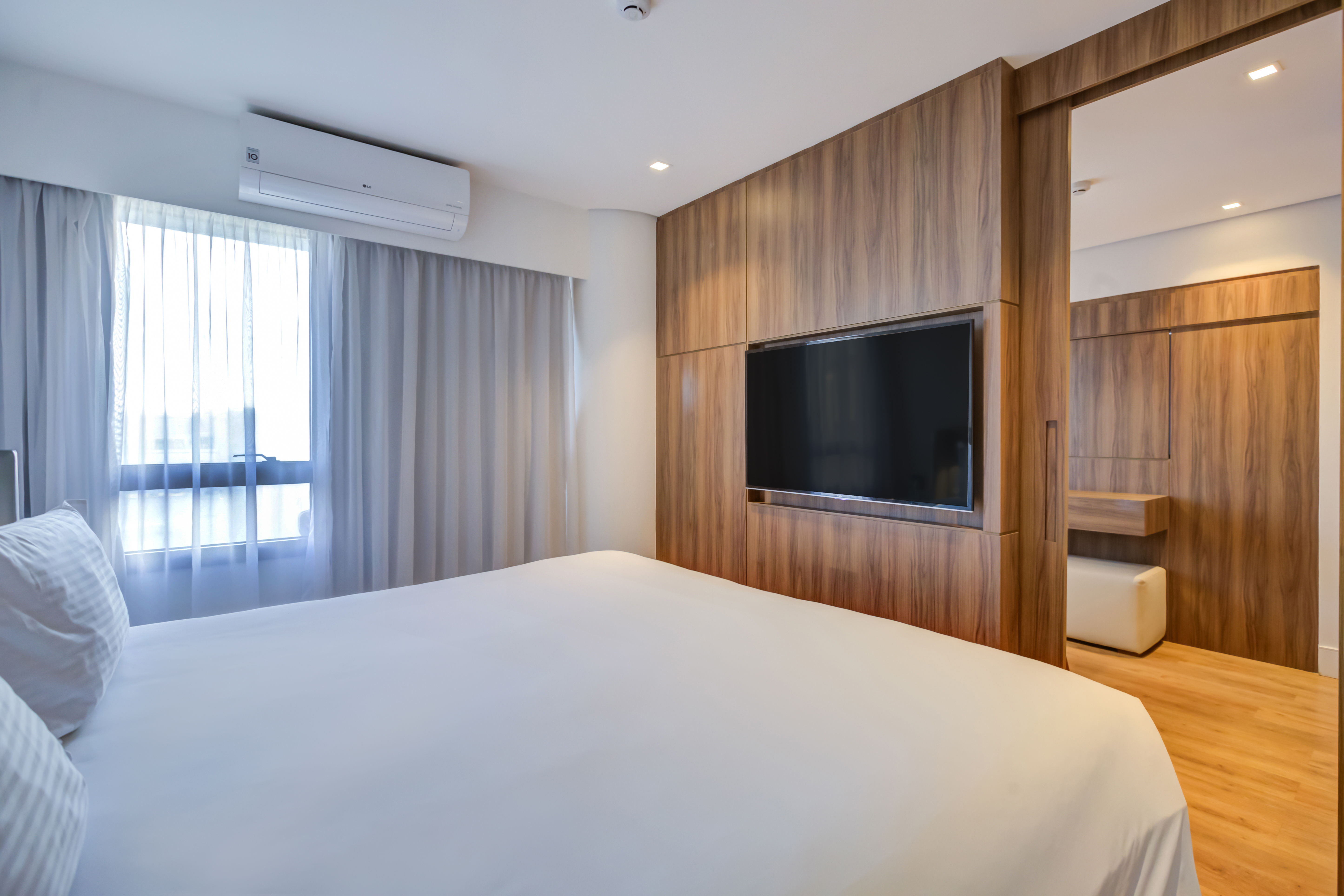 Apartment Business King Bed