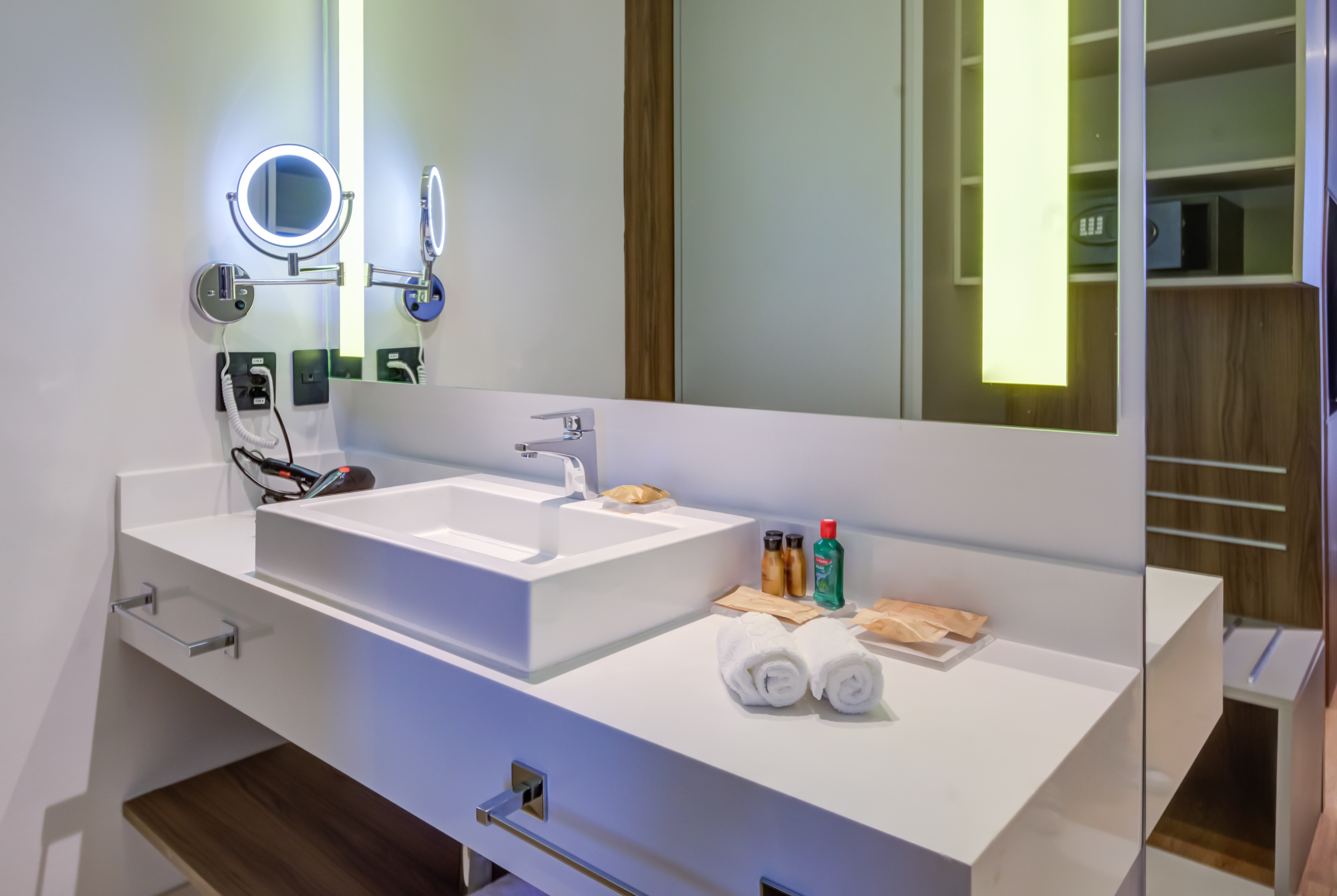 Apartment Business King Bed