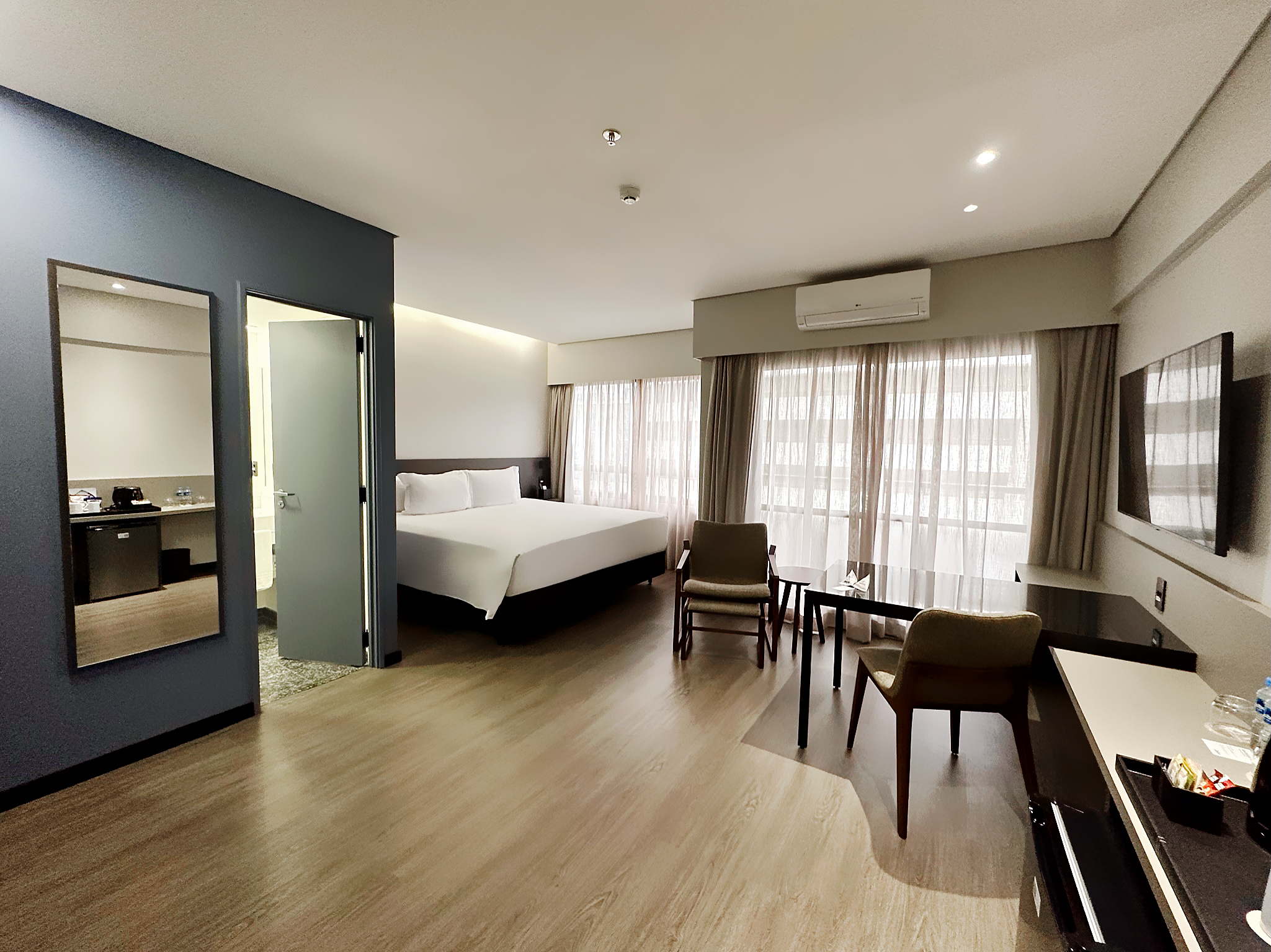 Single Premier King Bed