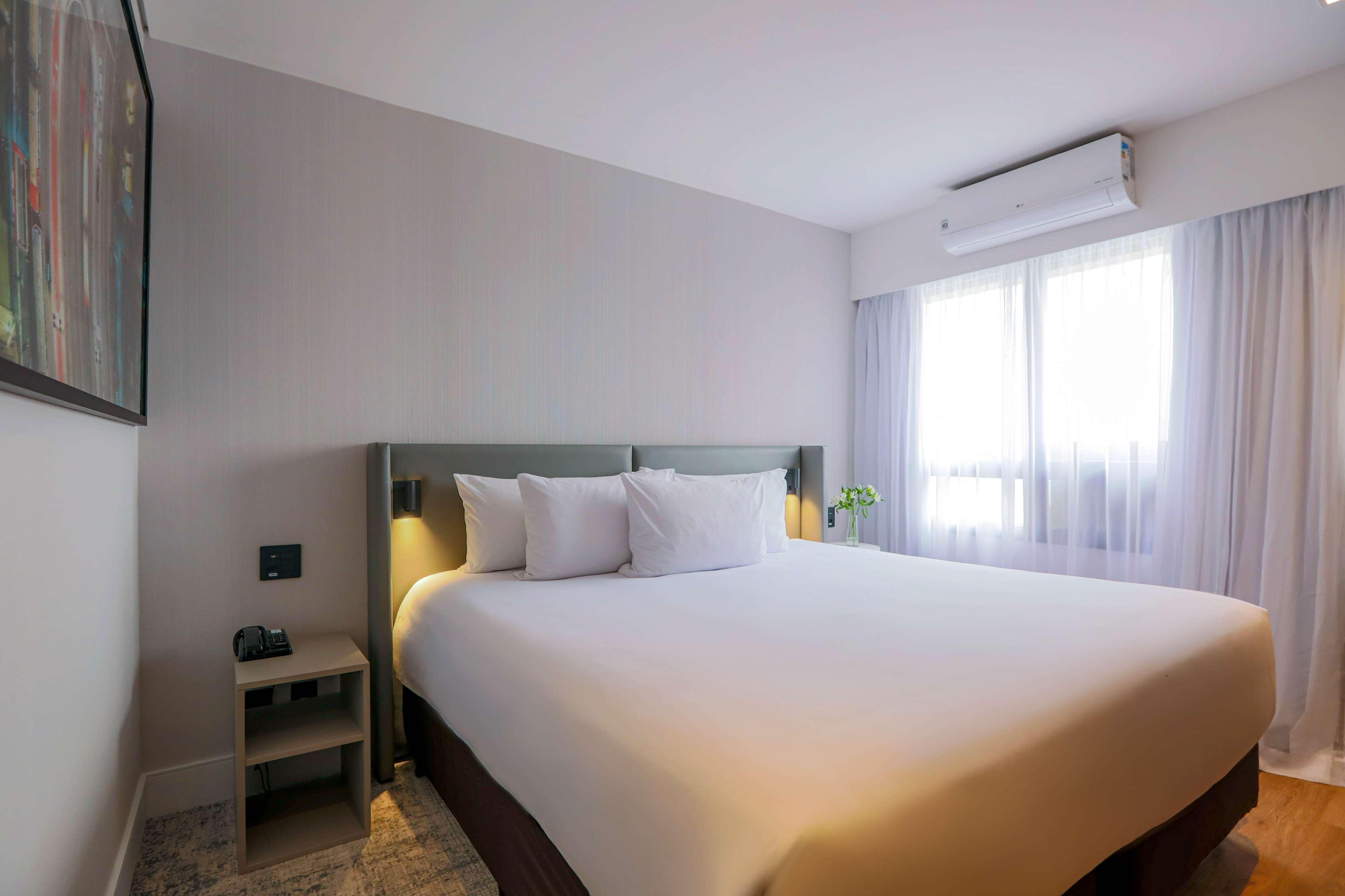 Suite Business King Bed