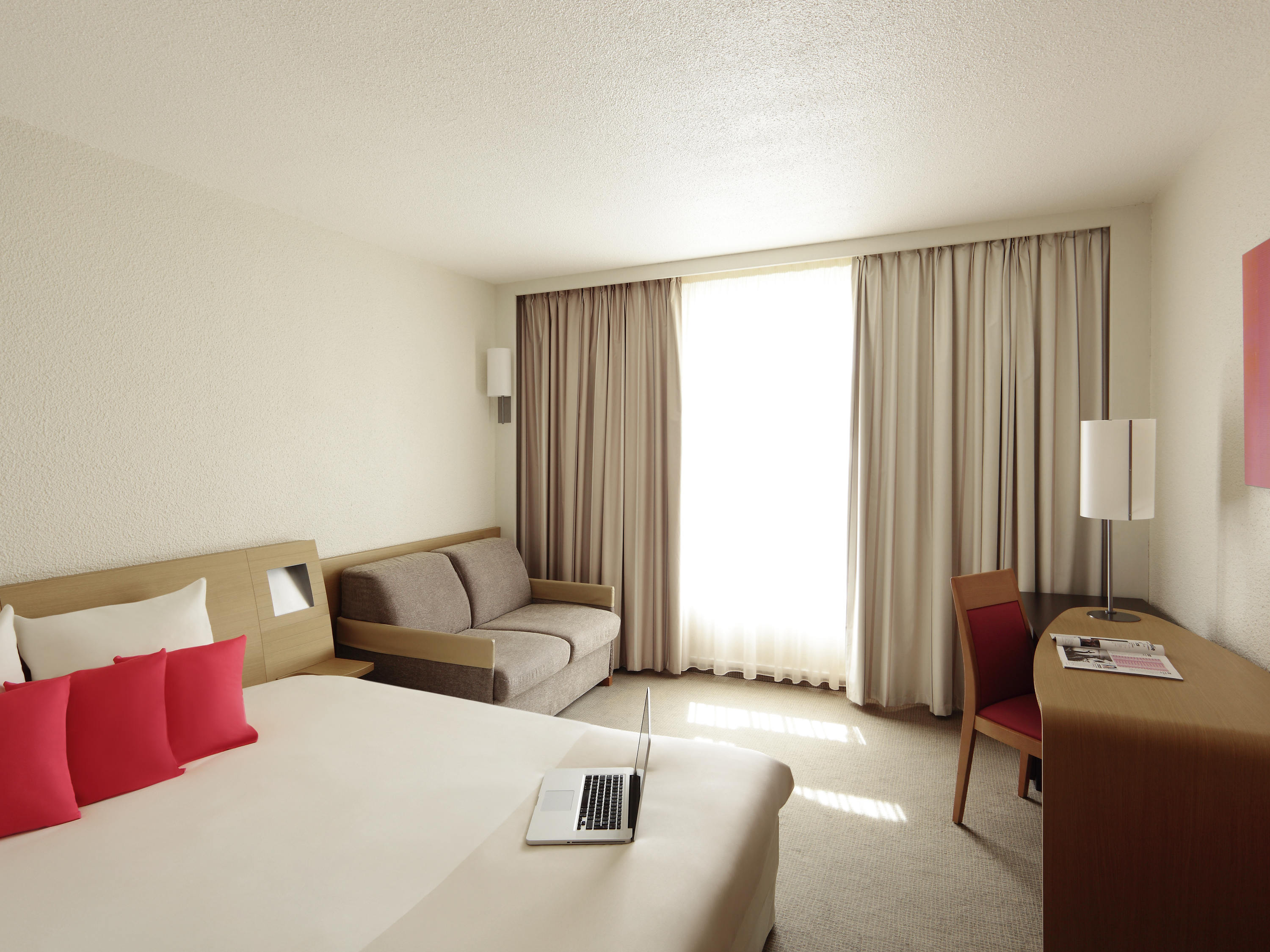 Suite Queen Size Bed