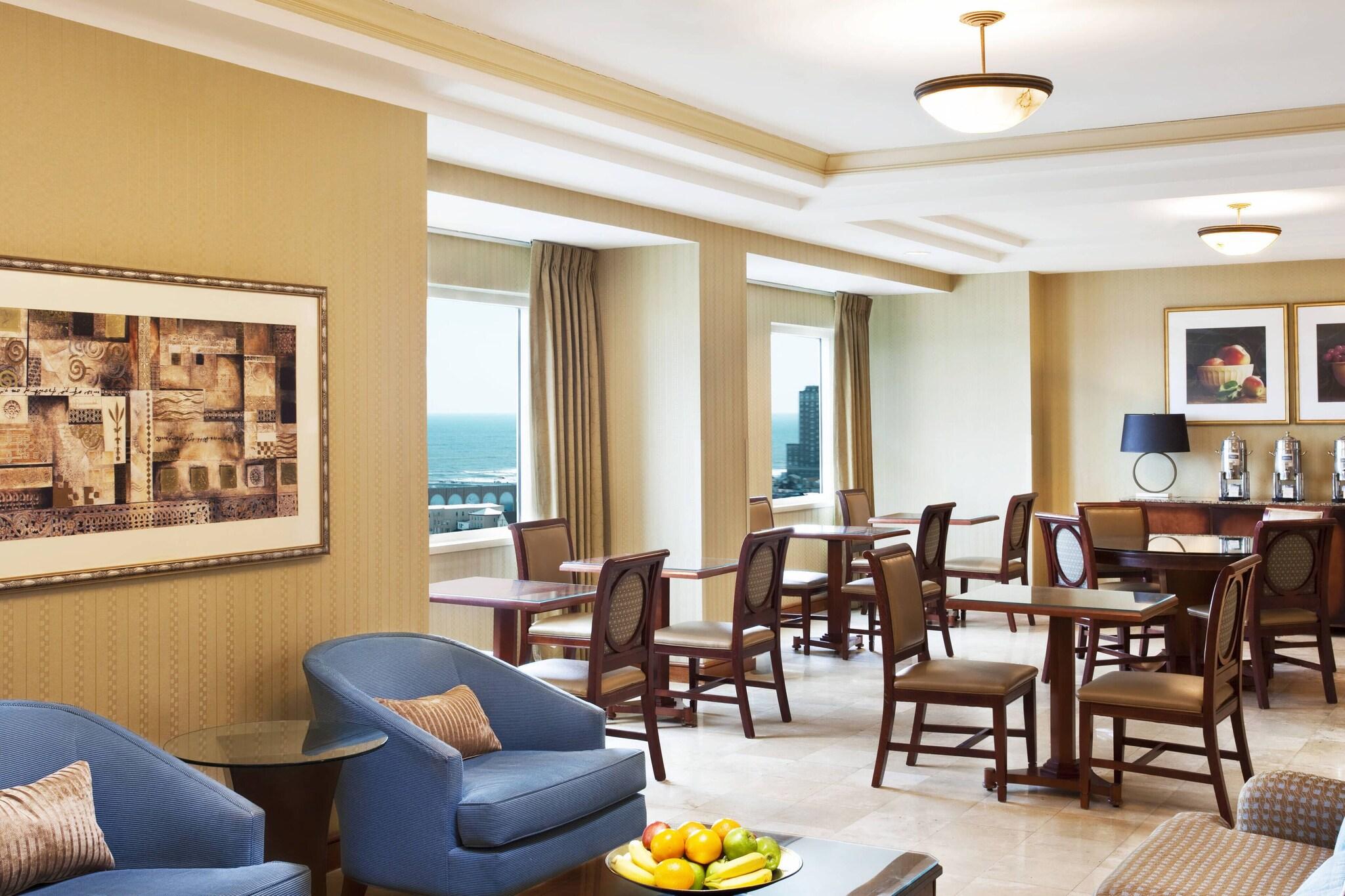 Double Club King Bed