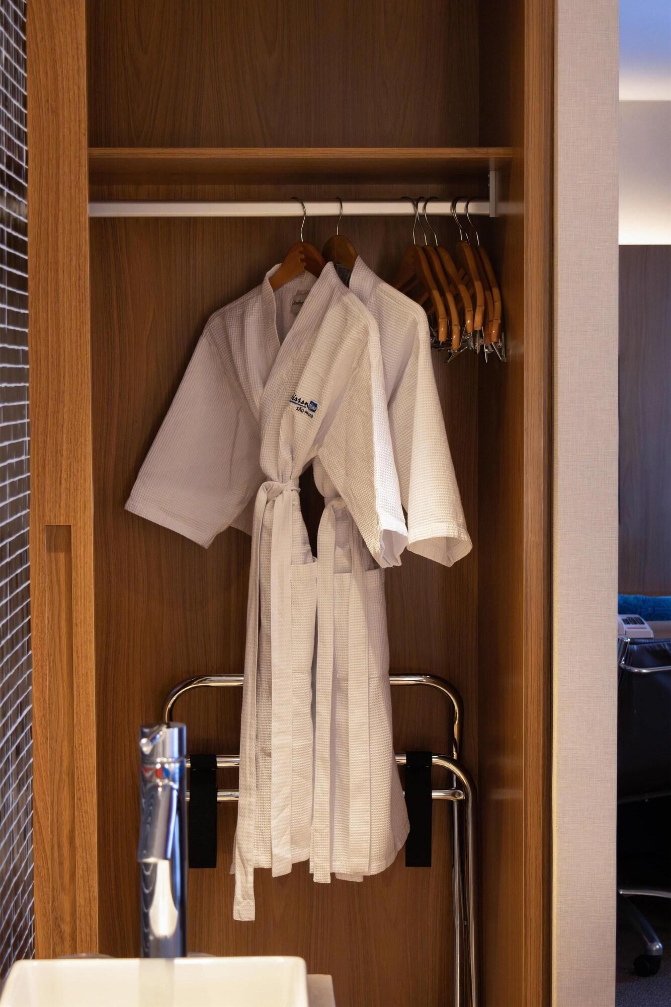 Suite City View King Bed