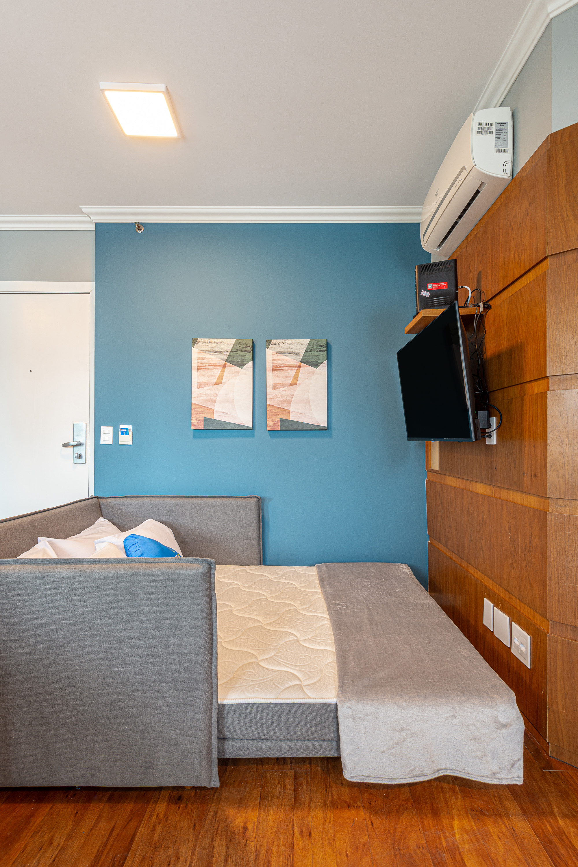 Double Queen Size Bed