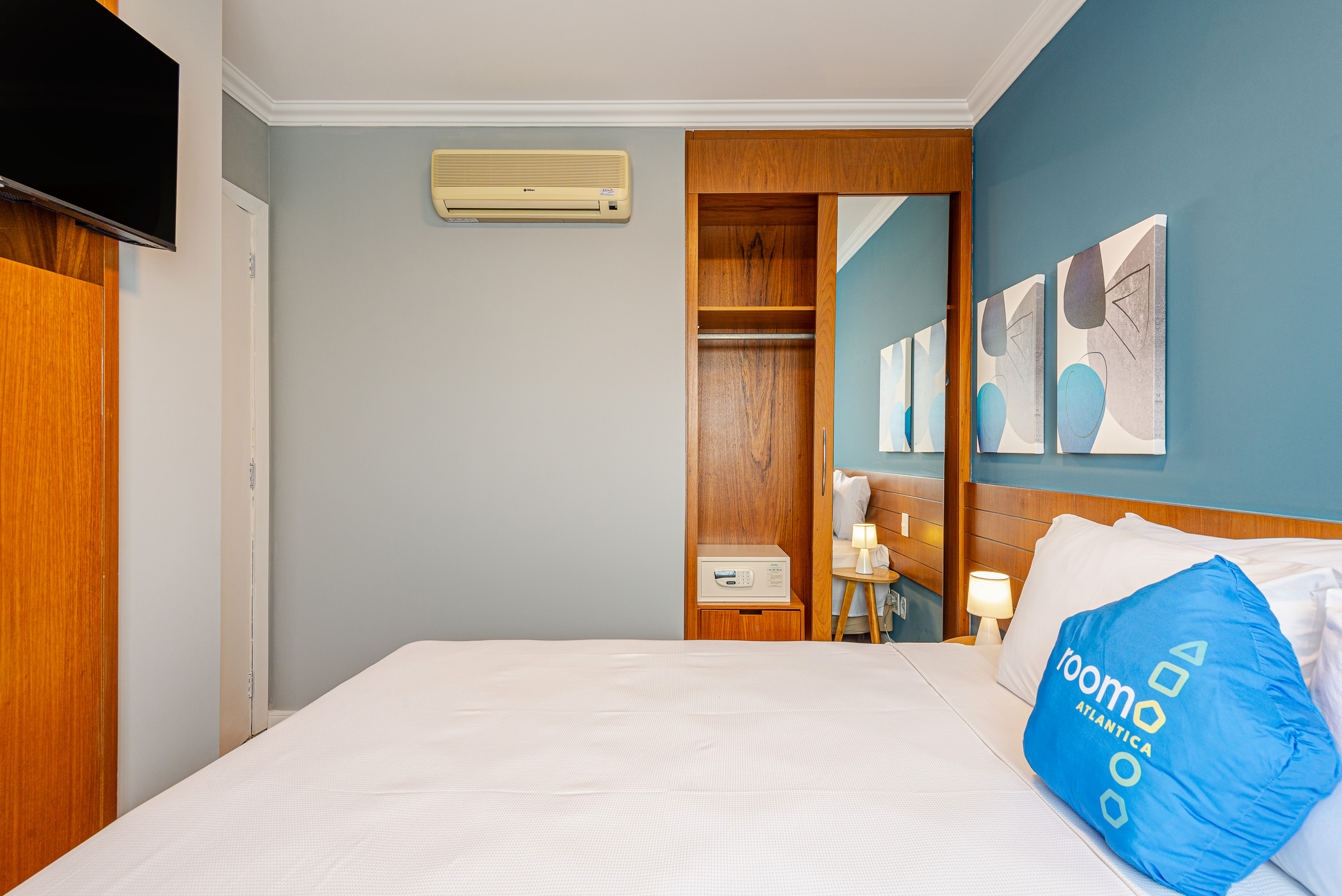 Double Queen Size Bed