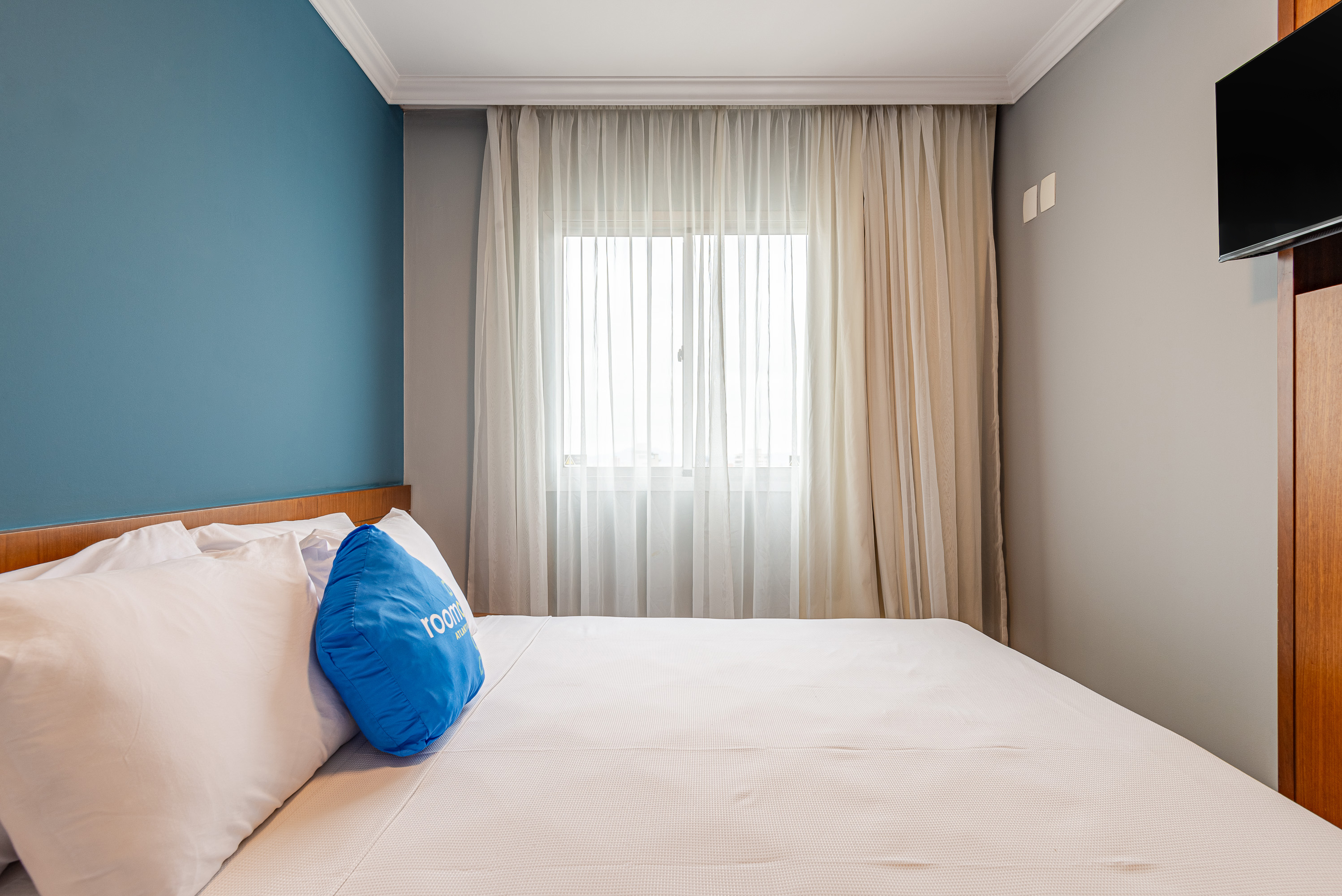 Double Queen Size Bed