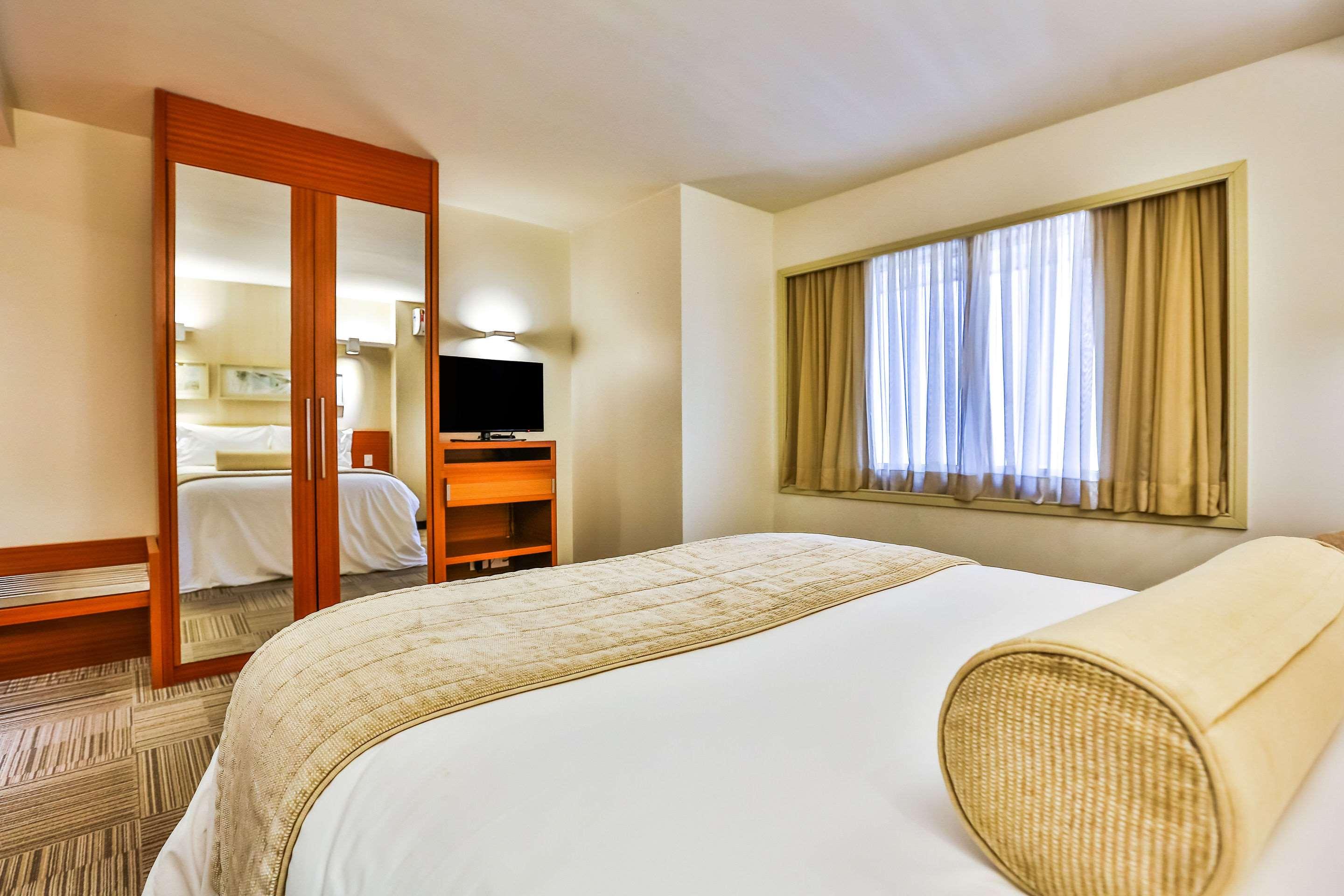 Suite Queen Size Bed