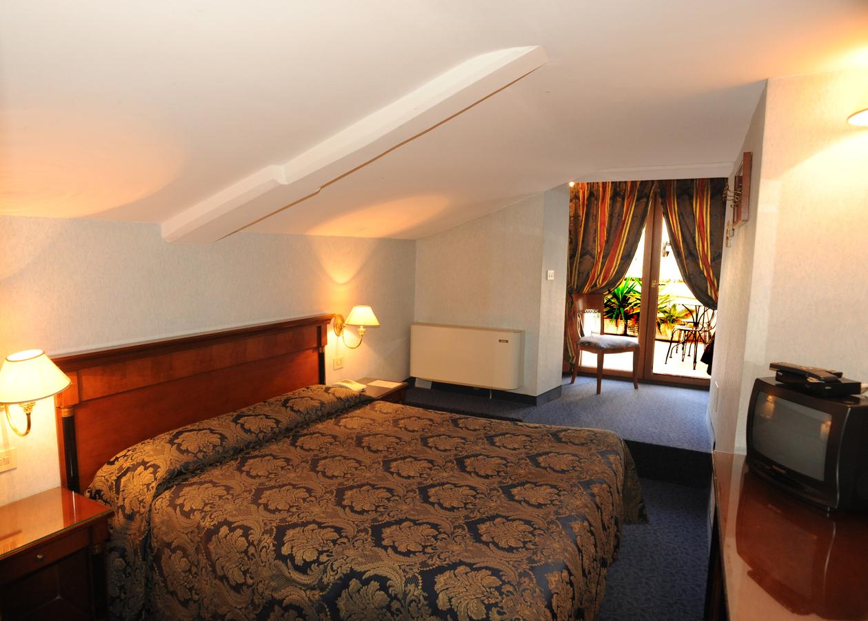 Double or Twin Standard