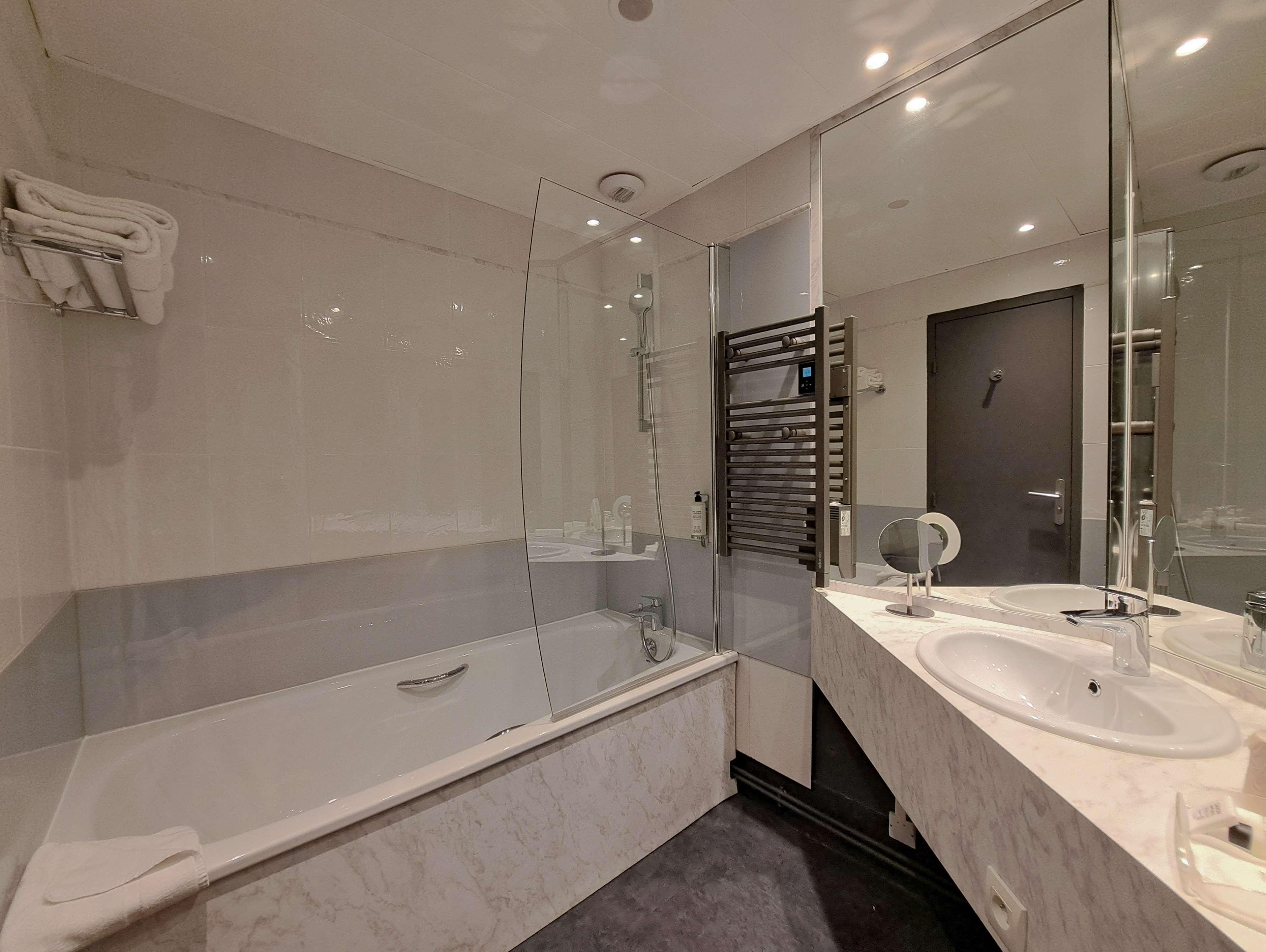 Junior Suite King Size Bed