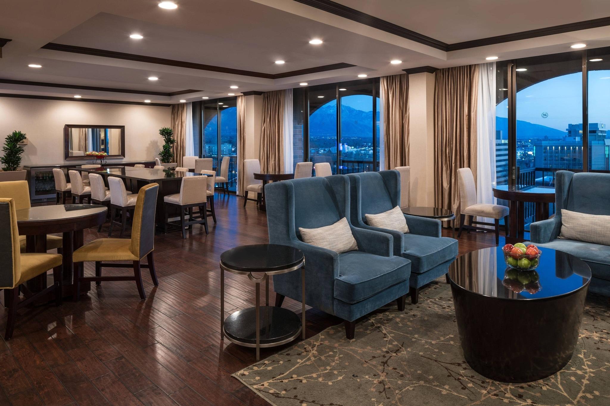 Double Club King Bed