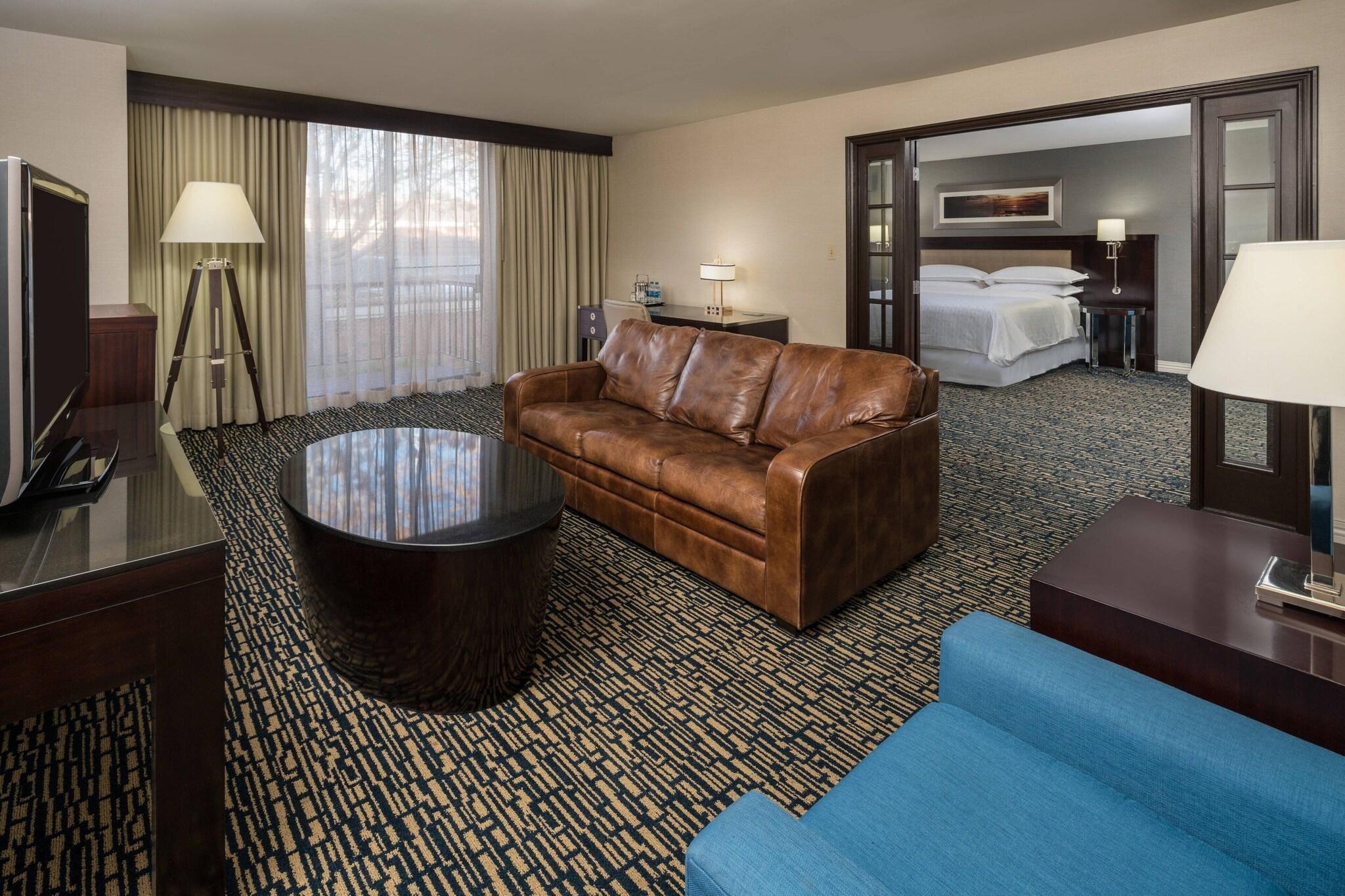 Suite Club King Bed