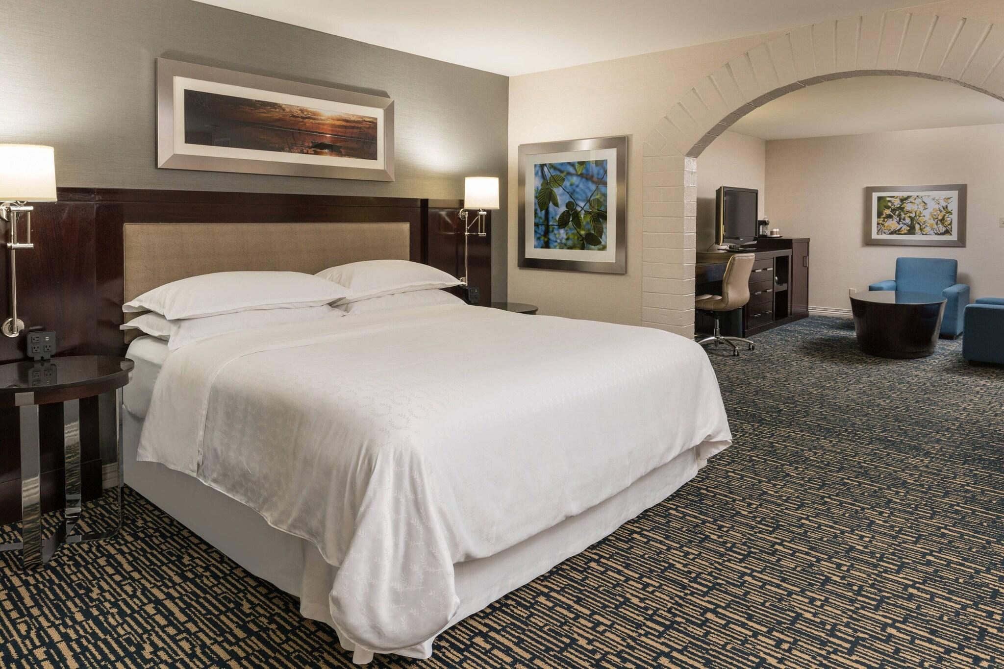 Double Deluxe King Bed