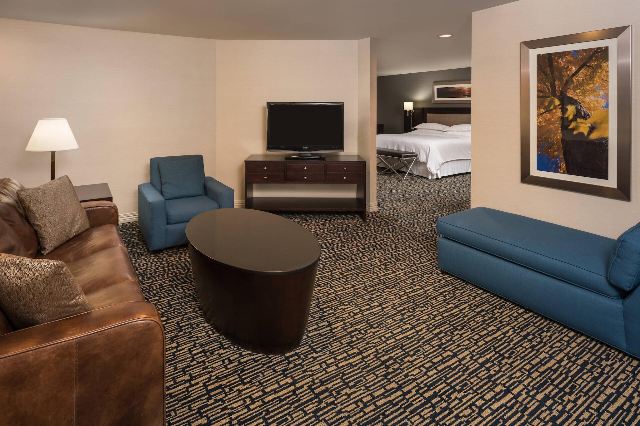 Double Deluxe King Bed