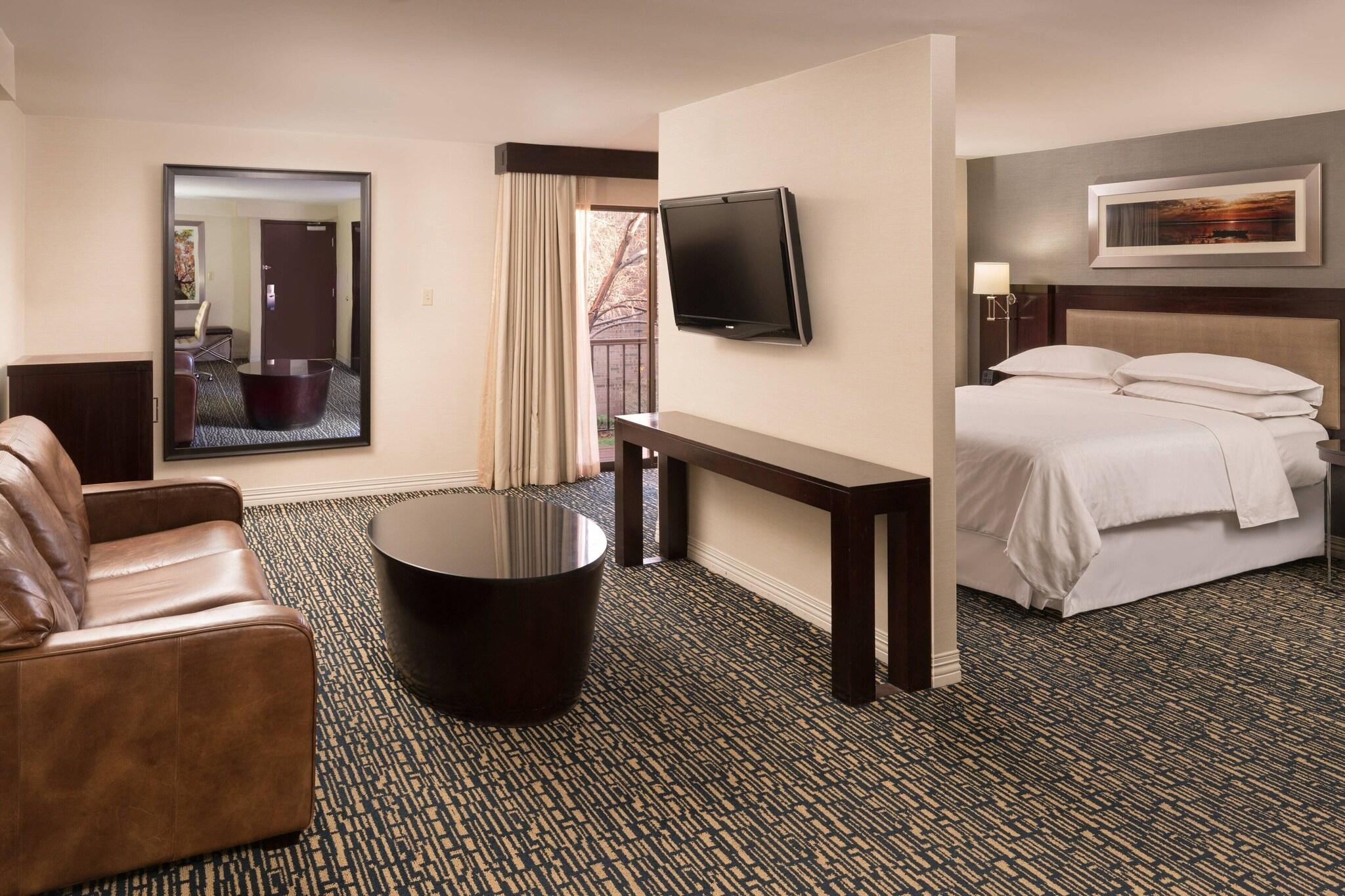 Double Deluxe King Bed