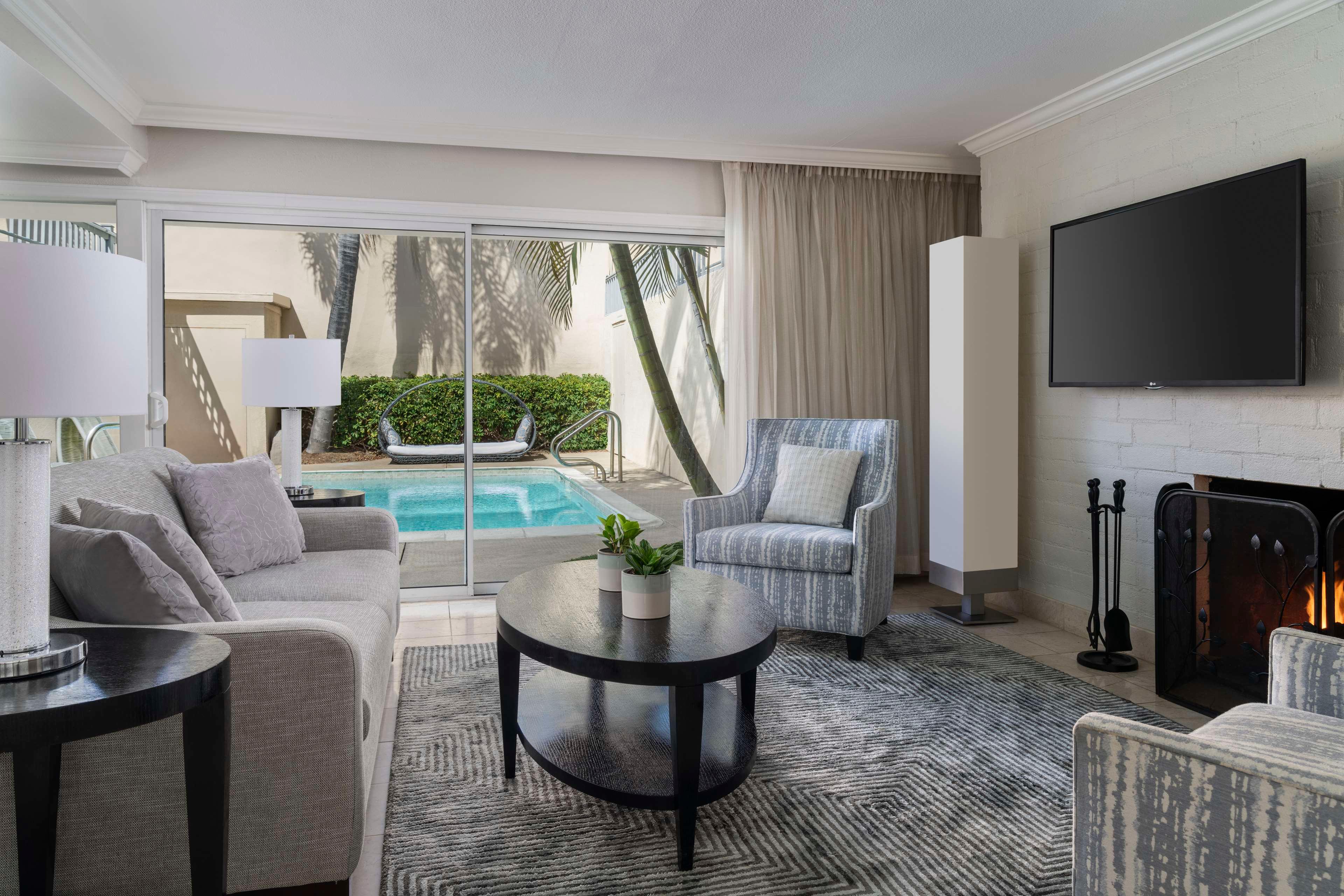 Villa Queen Size Bed