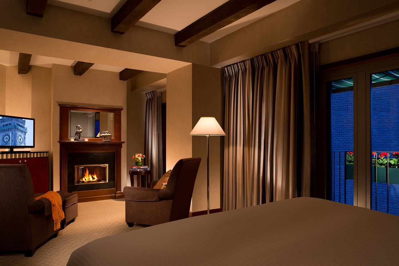 Studio King Size Bed