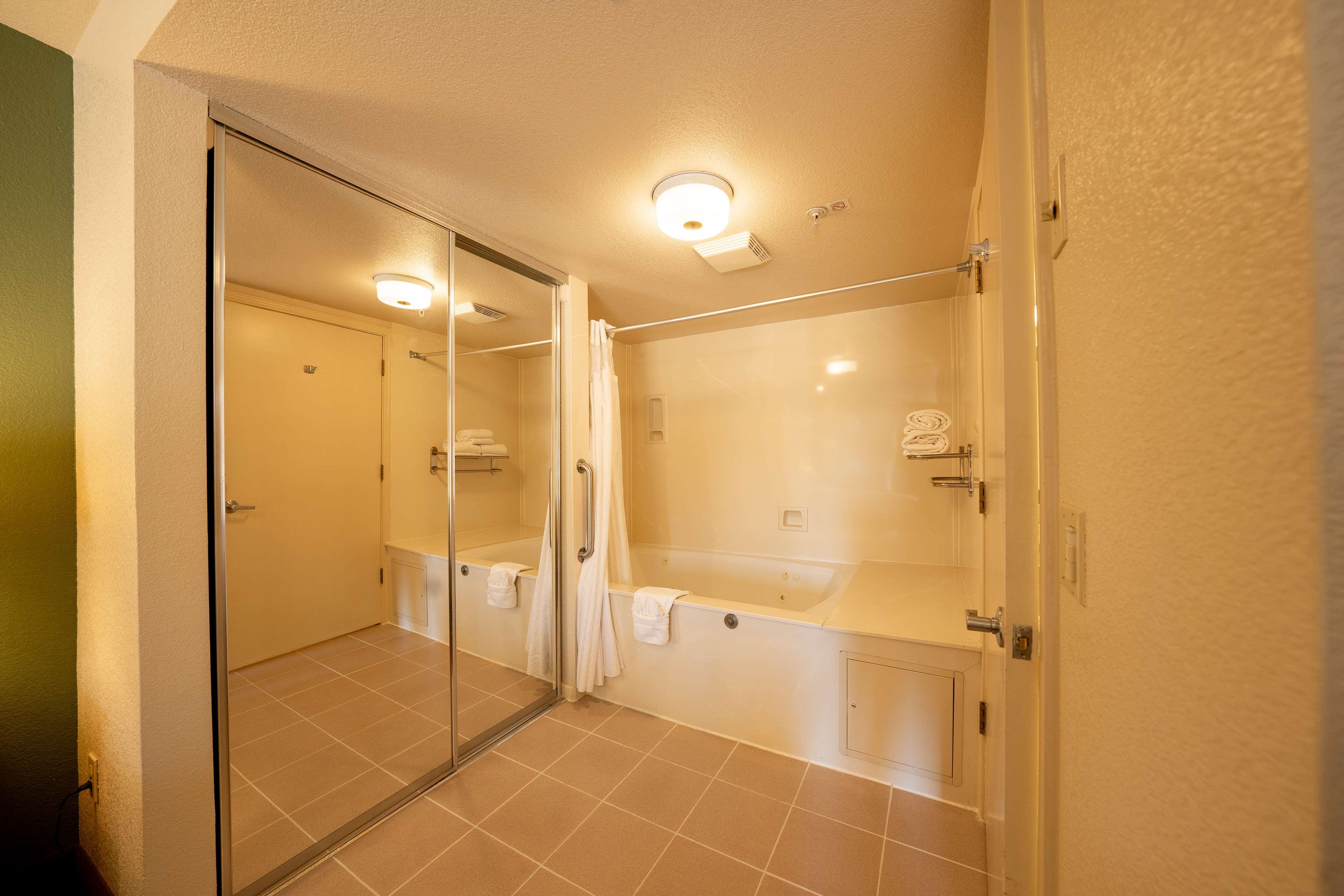 Suite Queen Size Bed