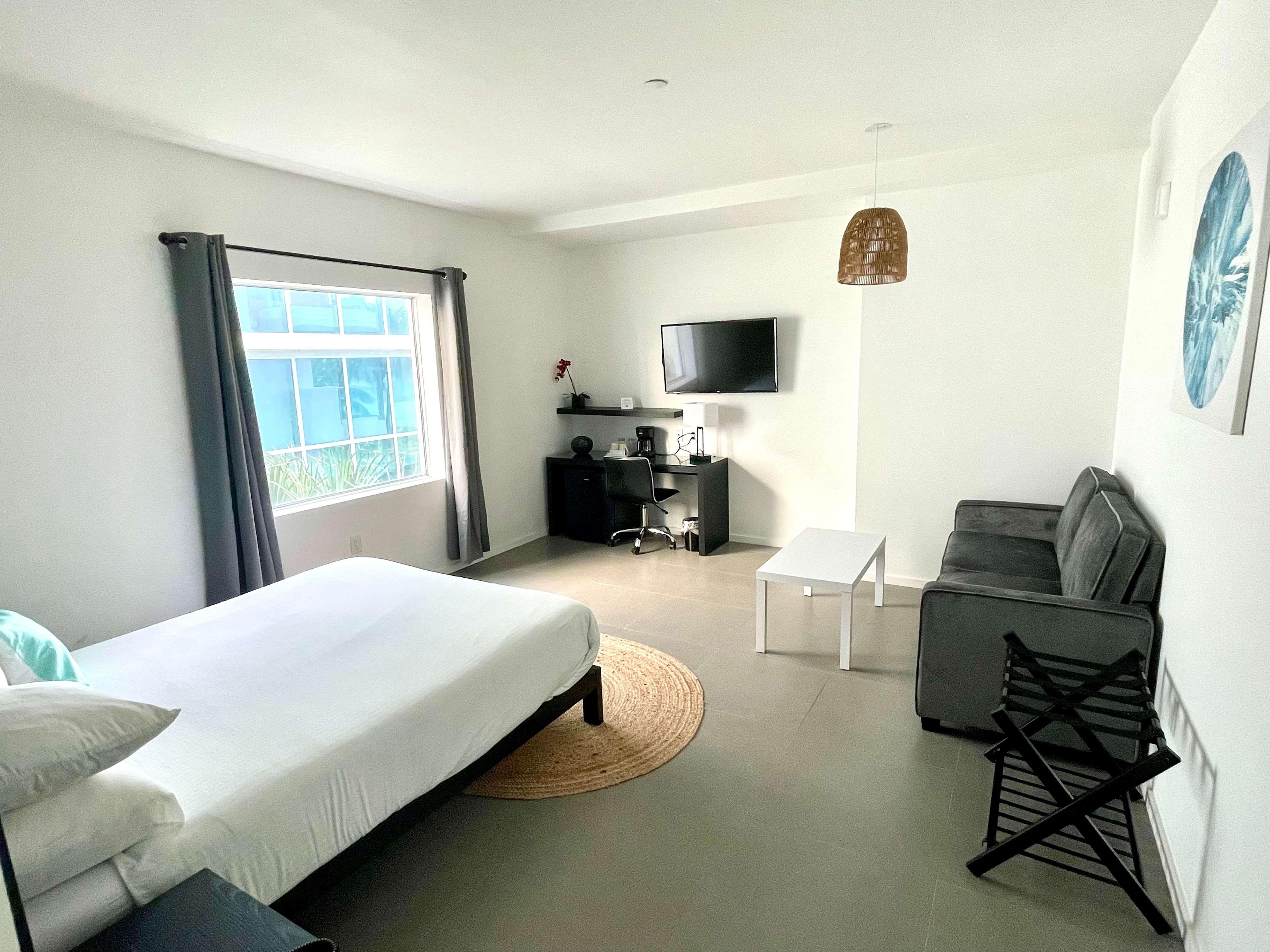 Room Partial Ocean View Queen Bed