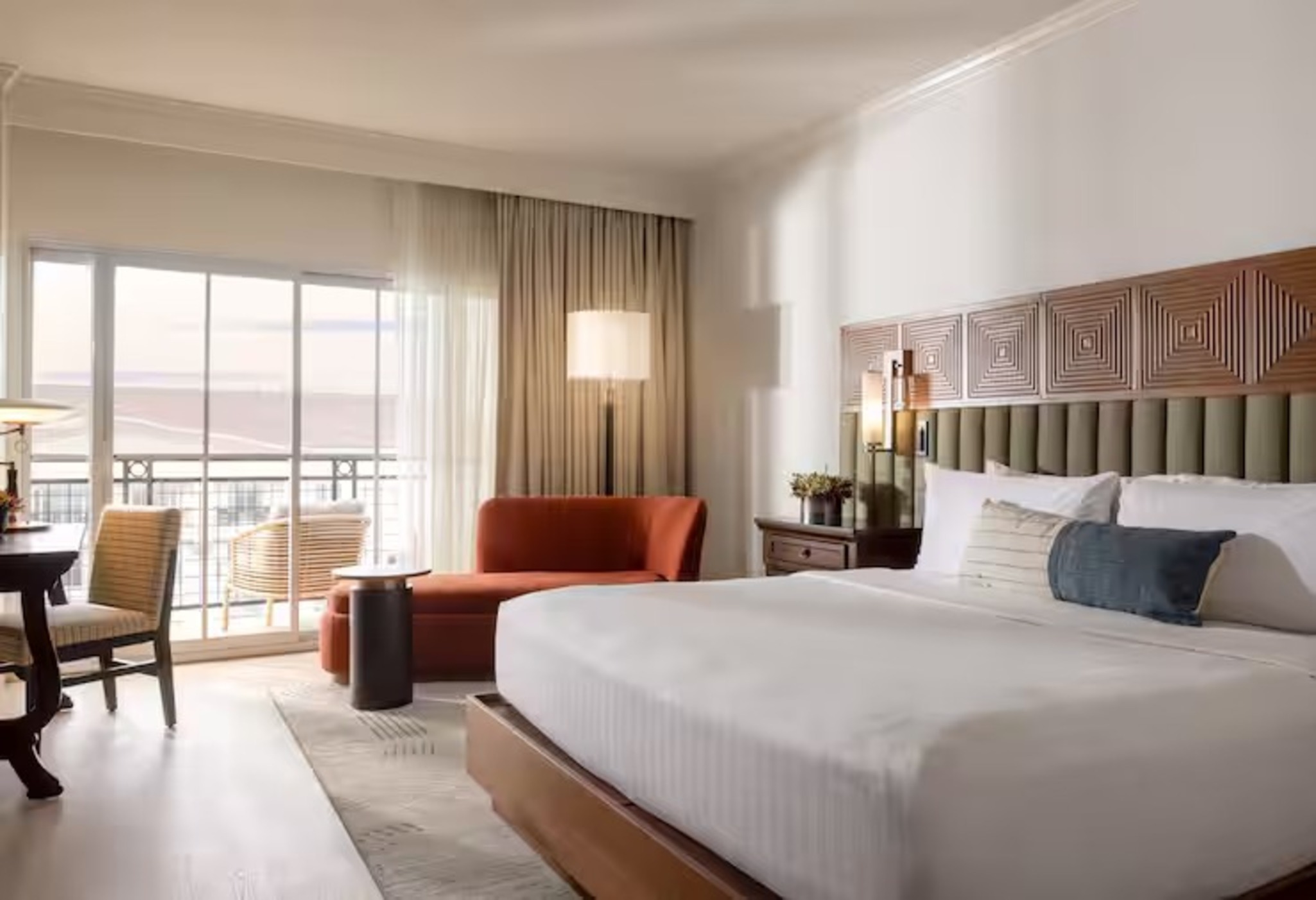 Suite City View King Bed