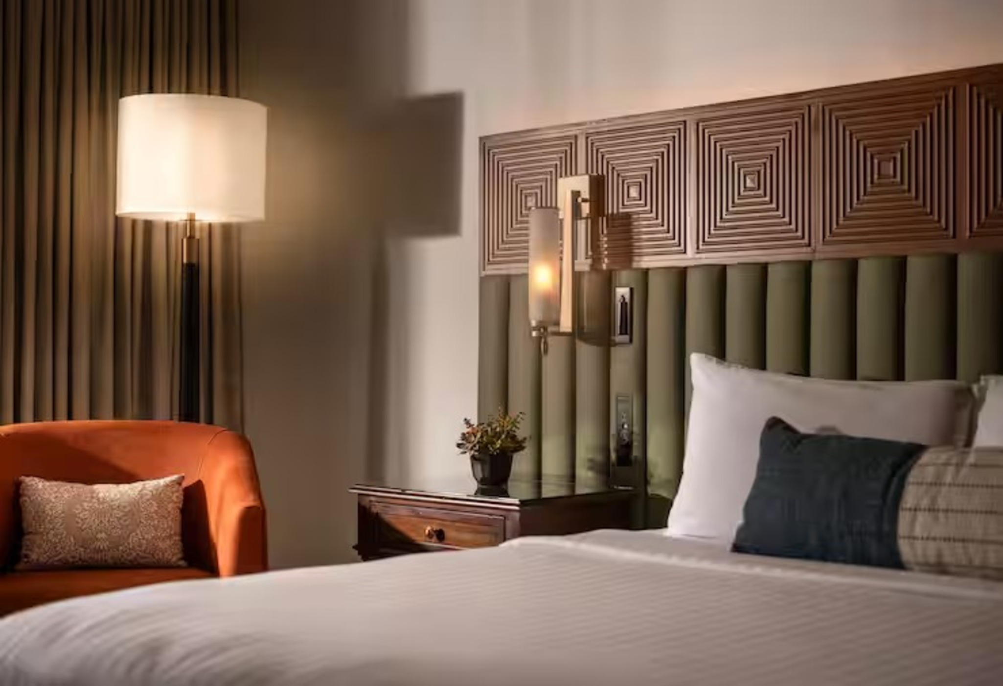 Junior Suite Pool View King Bed