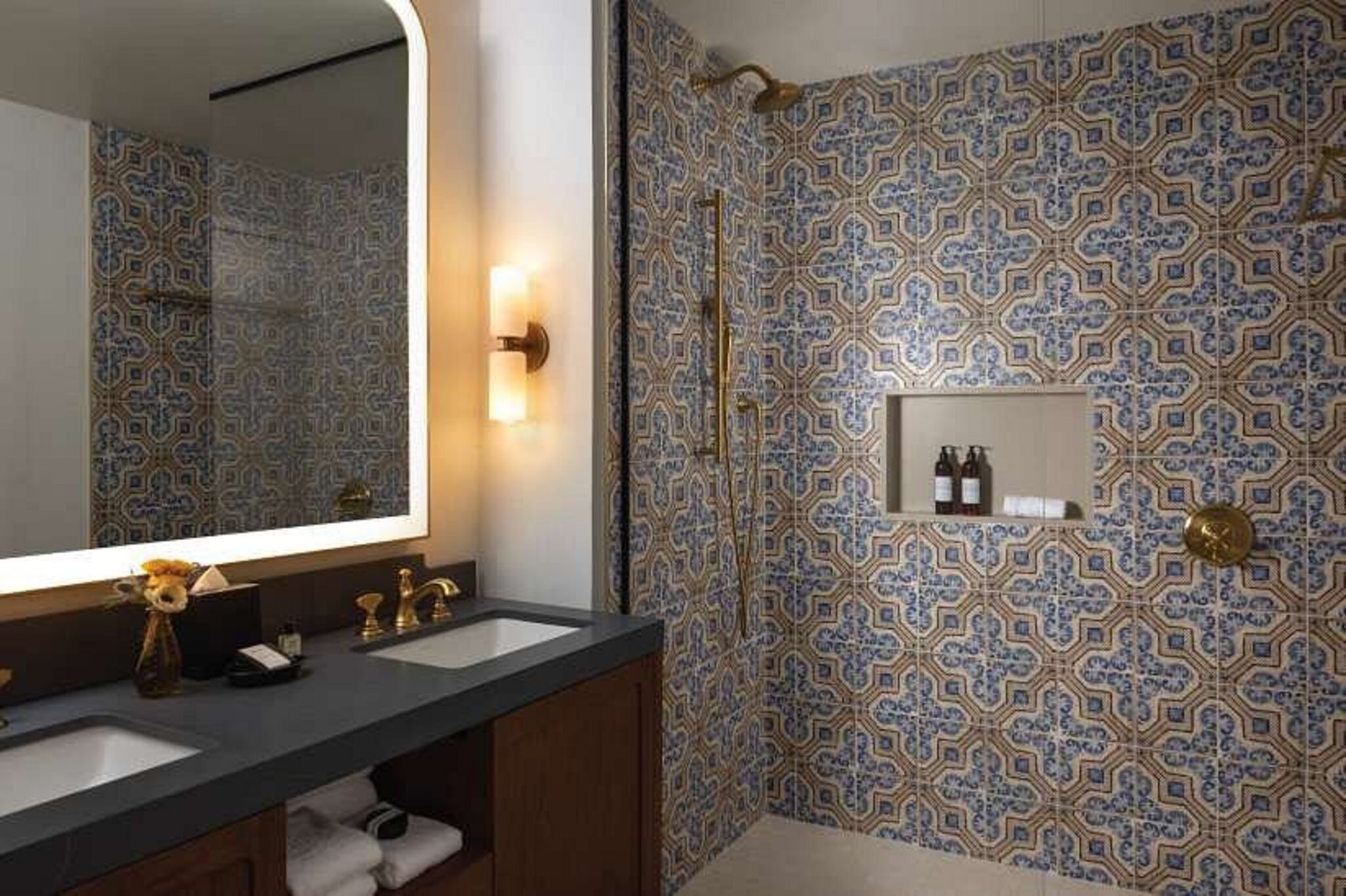 Studio King Size Bed