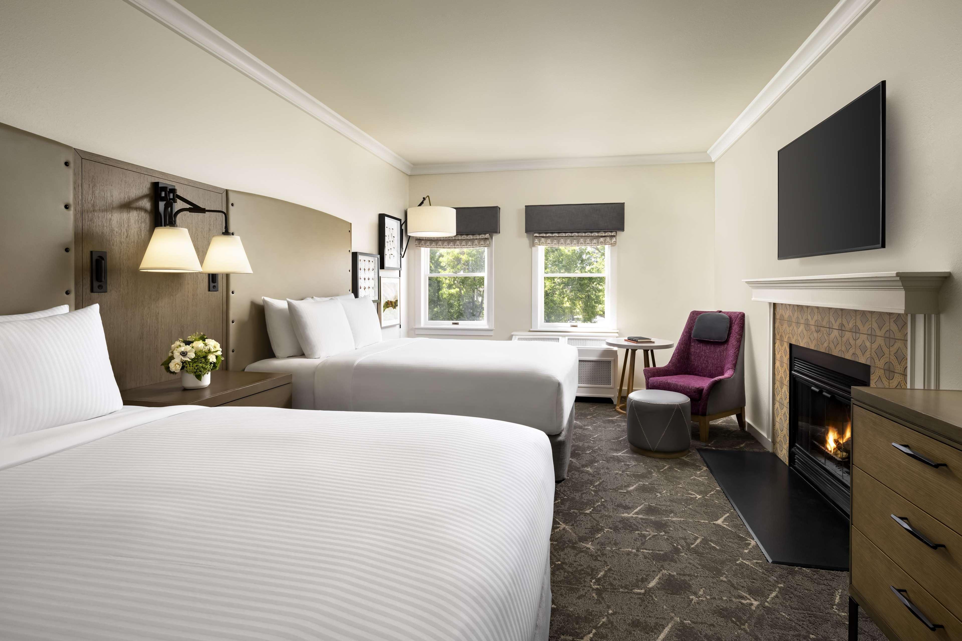 Double Deluxe Queen Bed