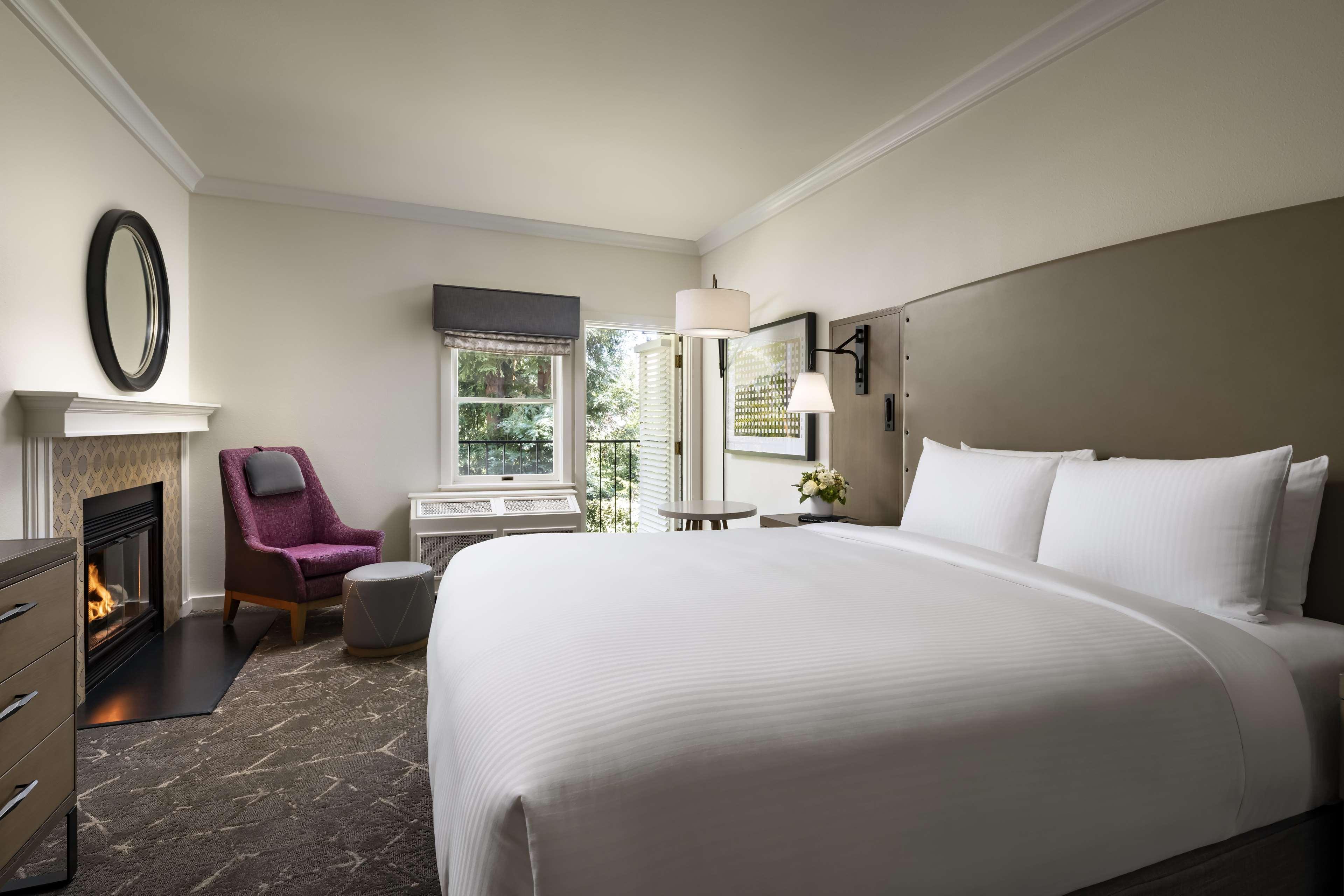 Double Deluxe Queen Bed