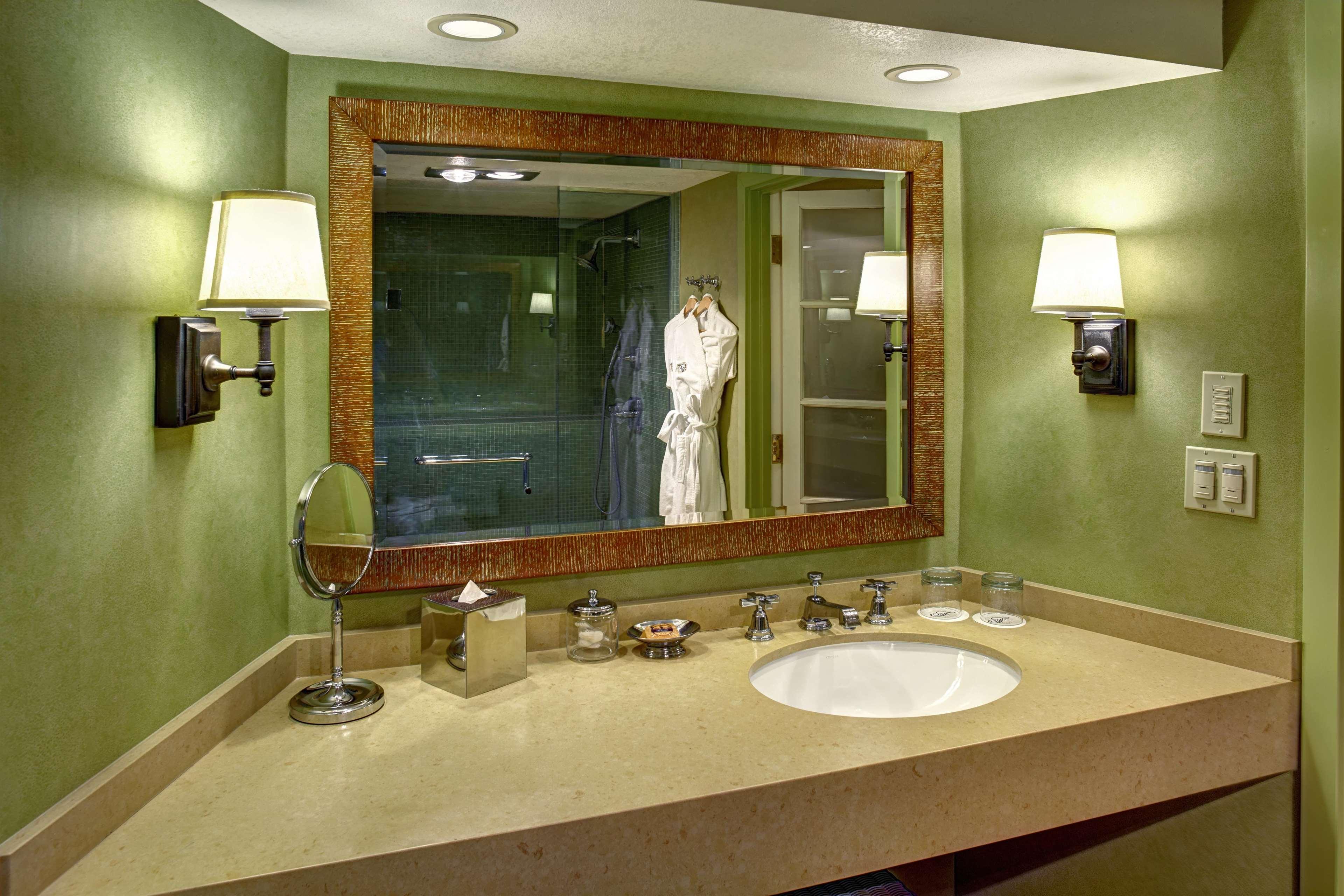 Double Deluxe Queen Bed