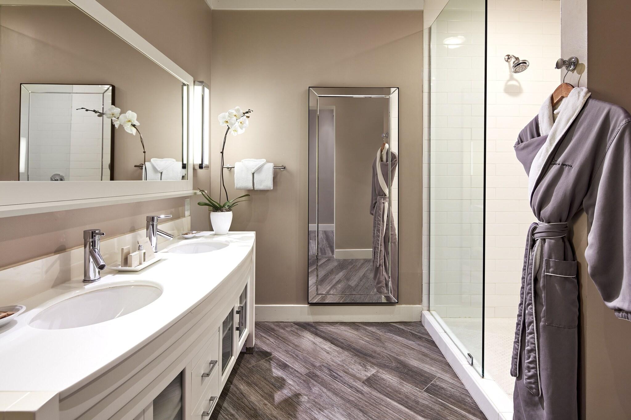 Lodge Deluxe King Bed