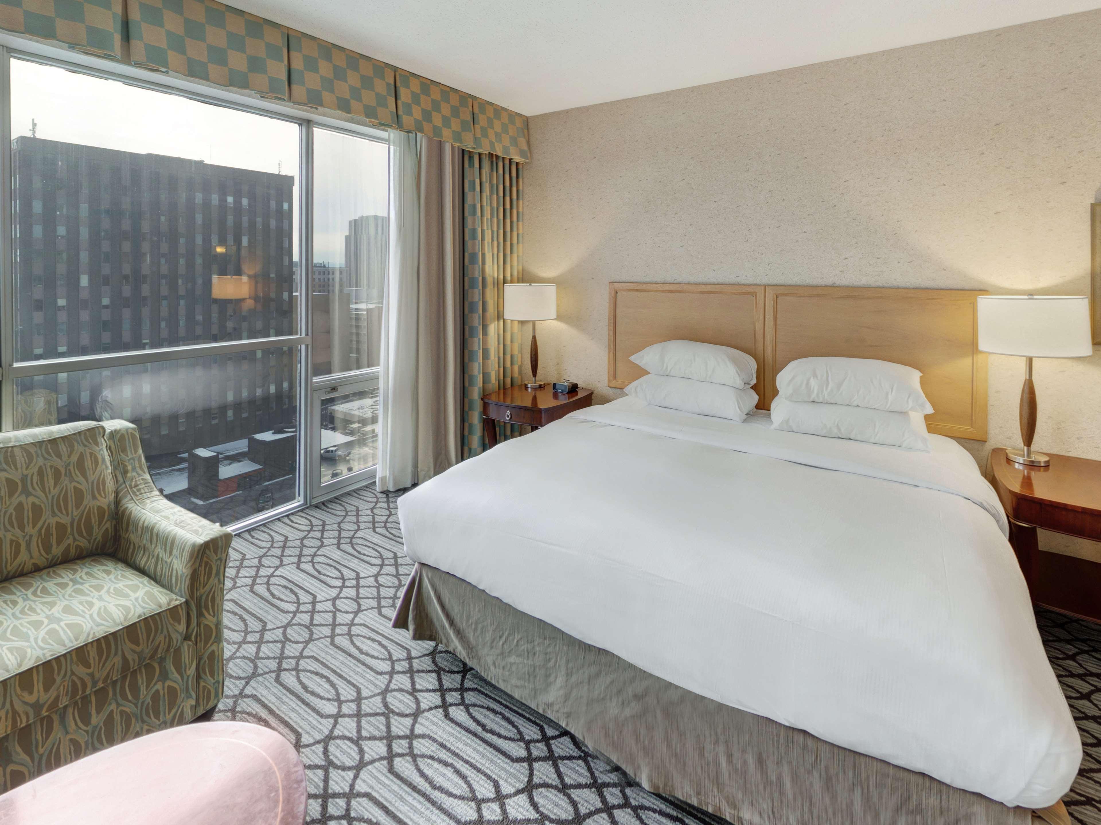 Suite City View King Bed