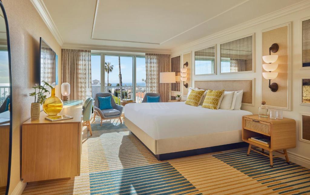 Double Partial Ocean View King Bed
