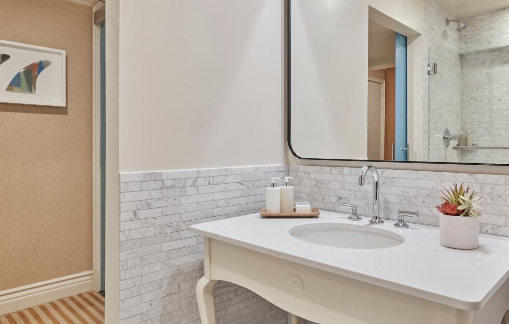 Suite Two Bedrooms