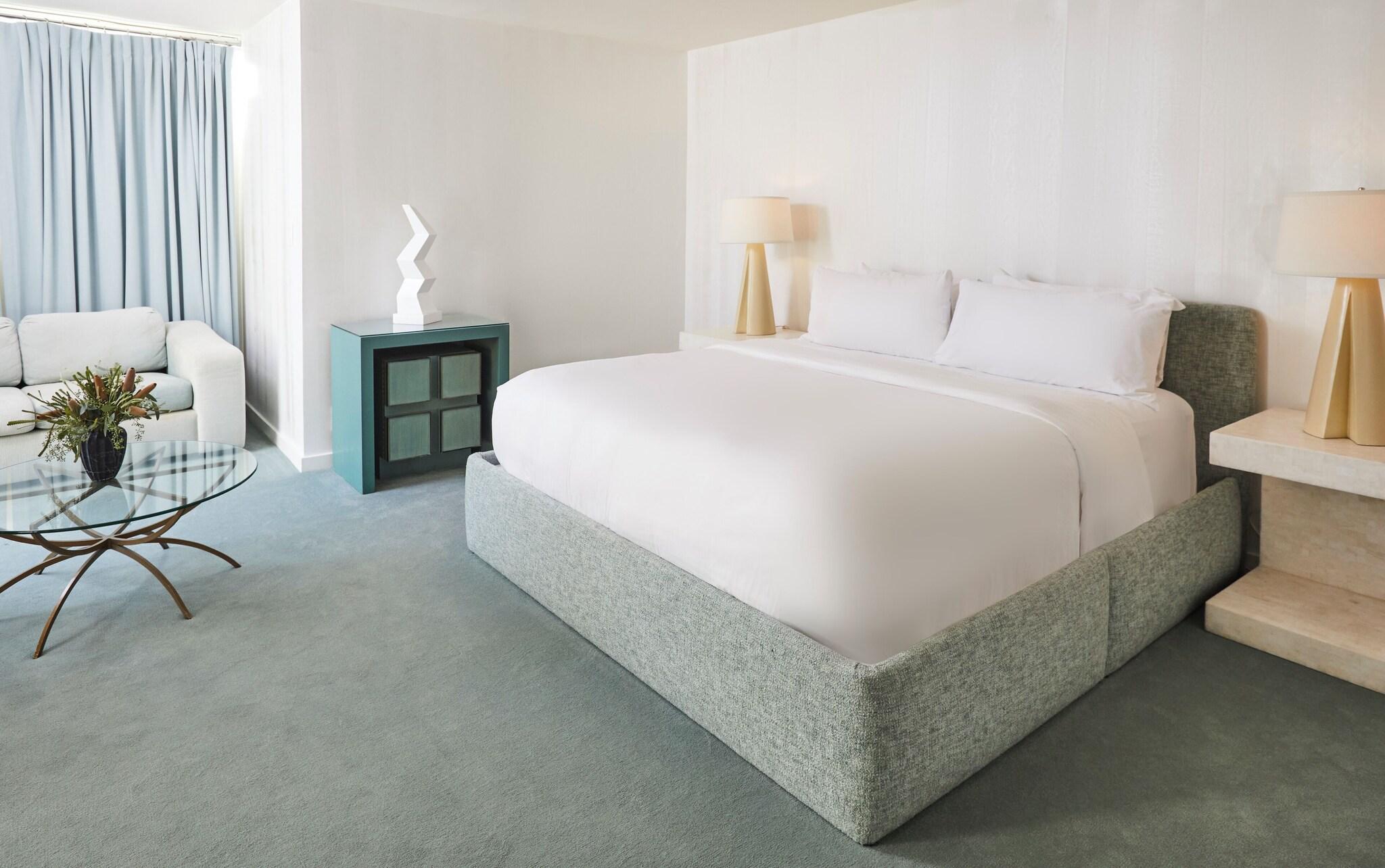 Studio Accessible King Size Bed