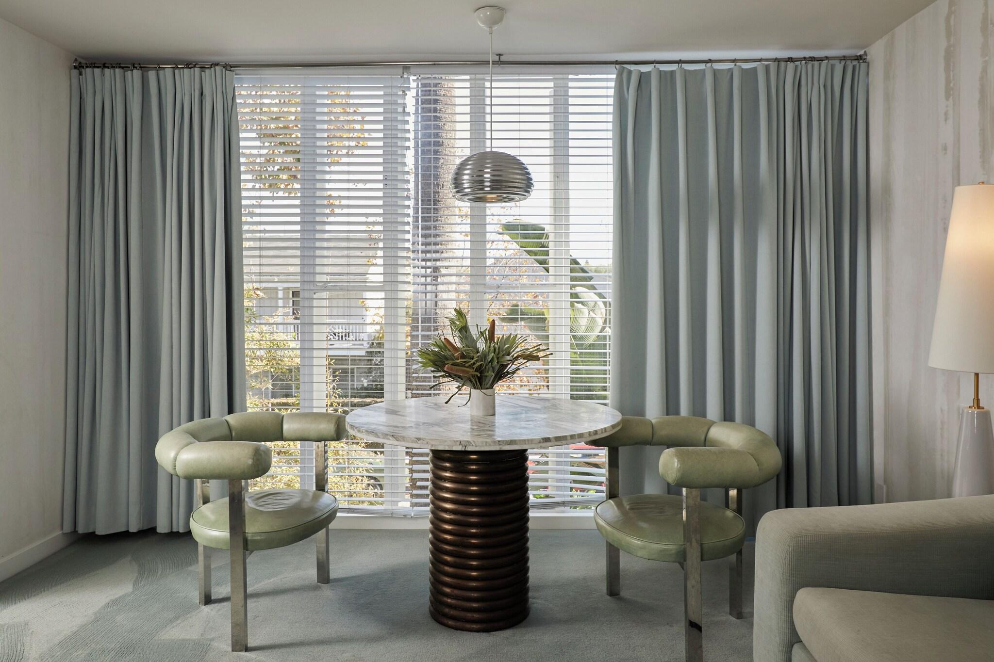 Suite Accessible King Size Bed