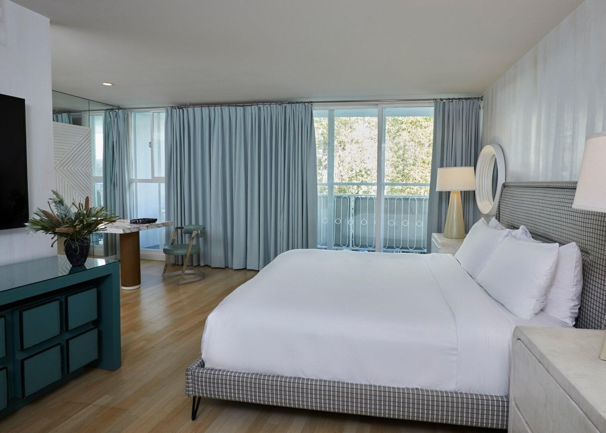 Junior Suite King Size Bed