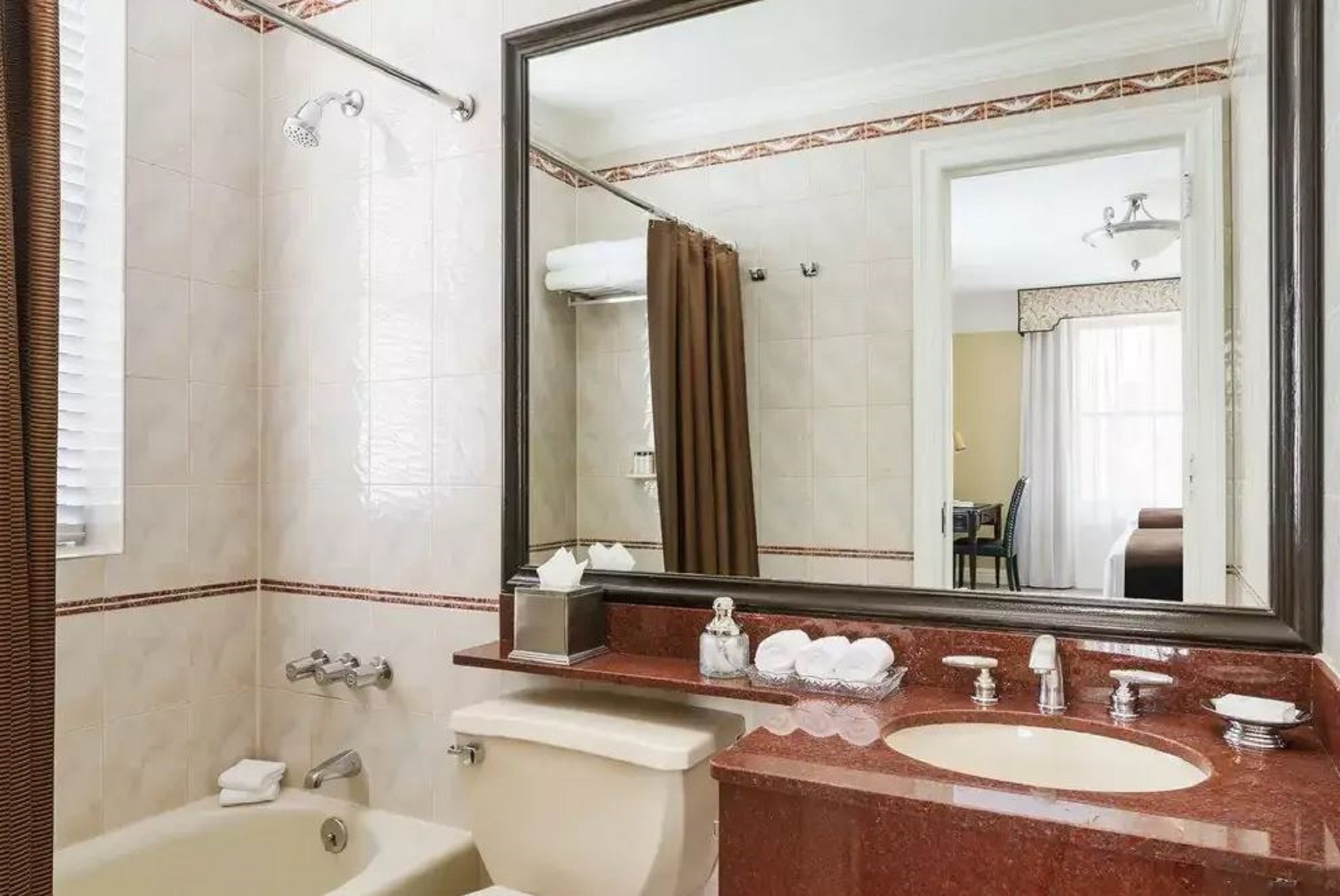 Suite Deluxe King Bed