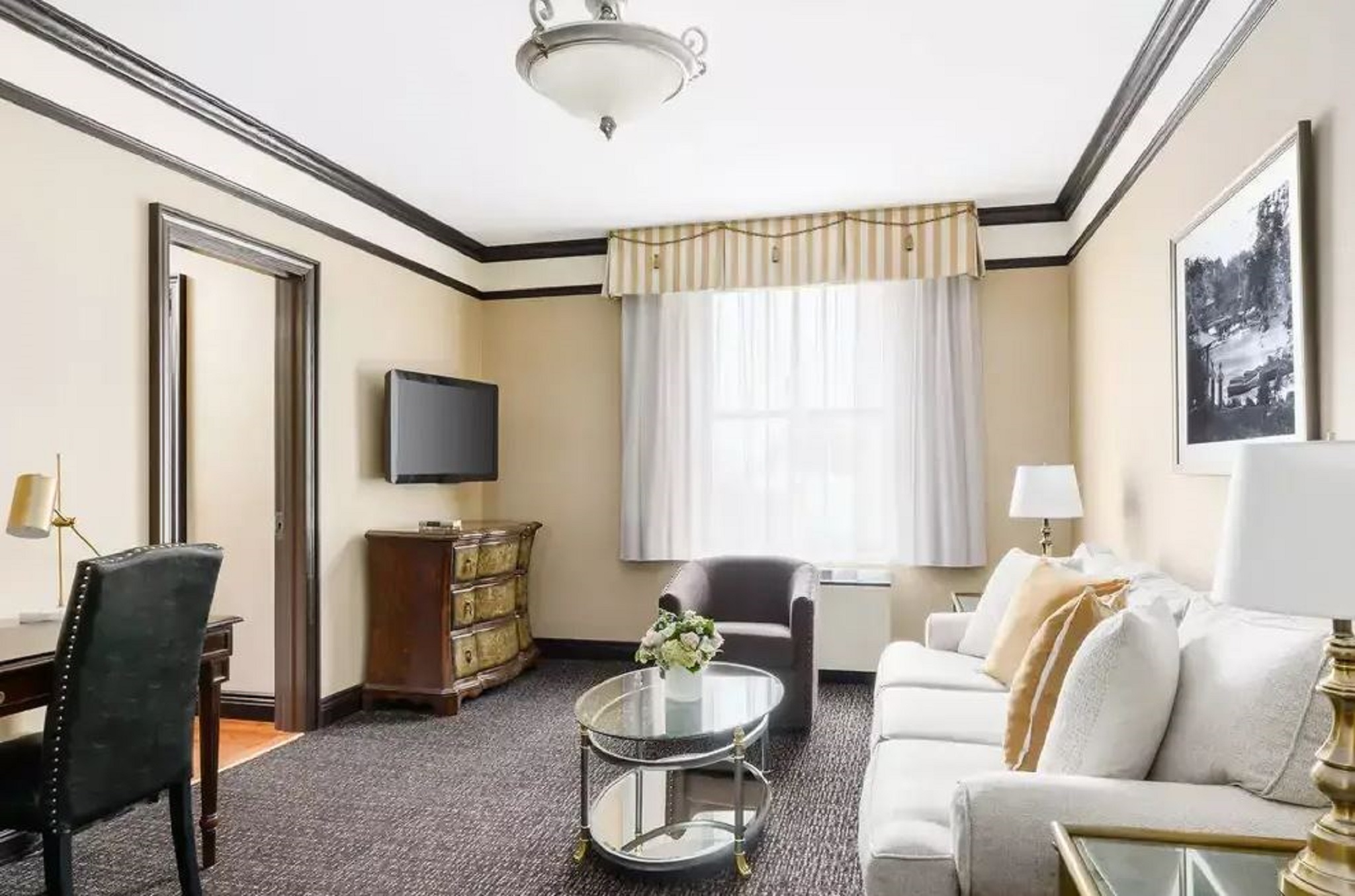 Suite Deluxe King Bed