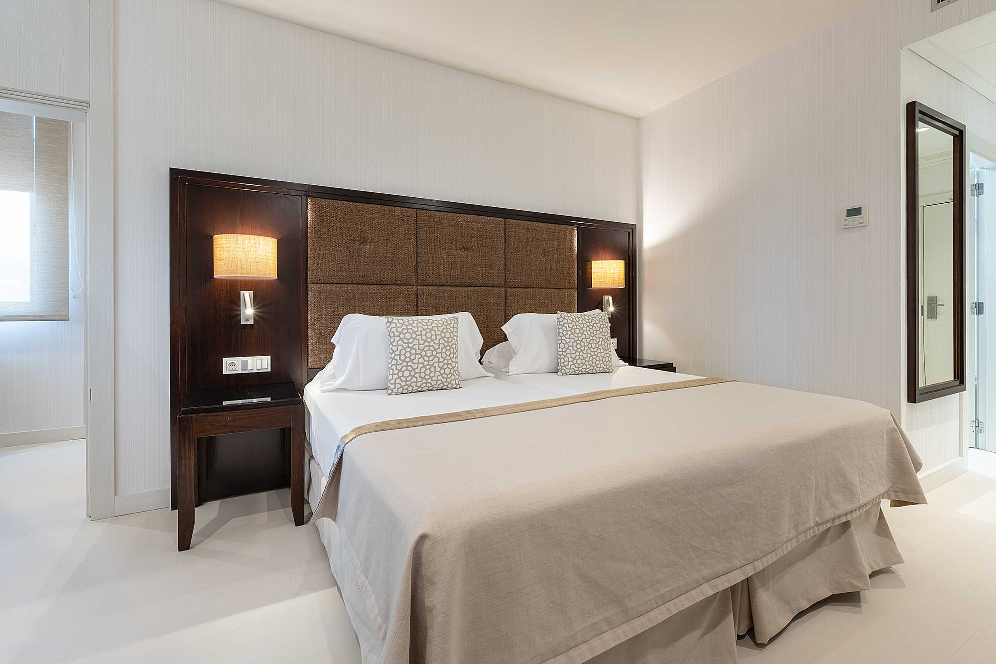 Double Single Executive