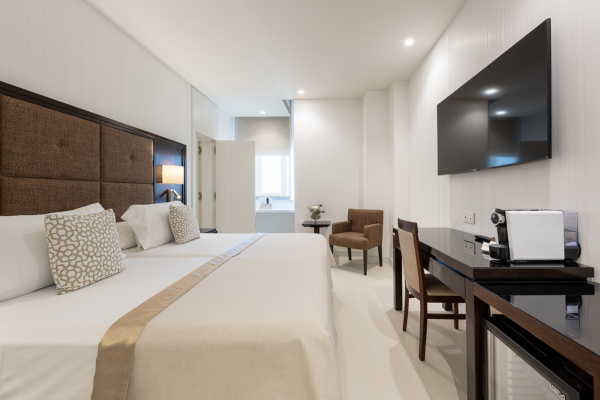 Double Single Executive