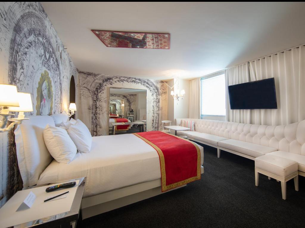 Suite King Size Bed