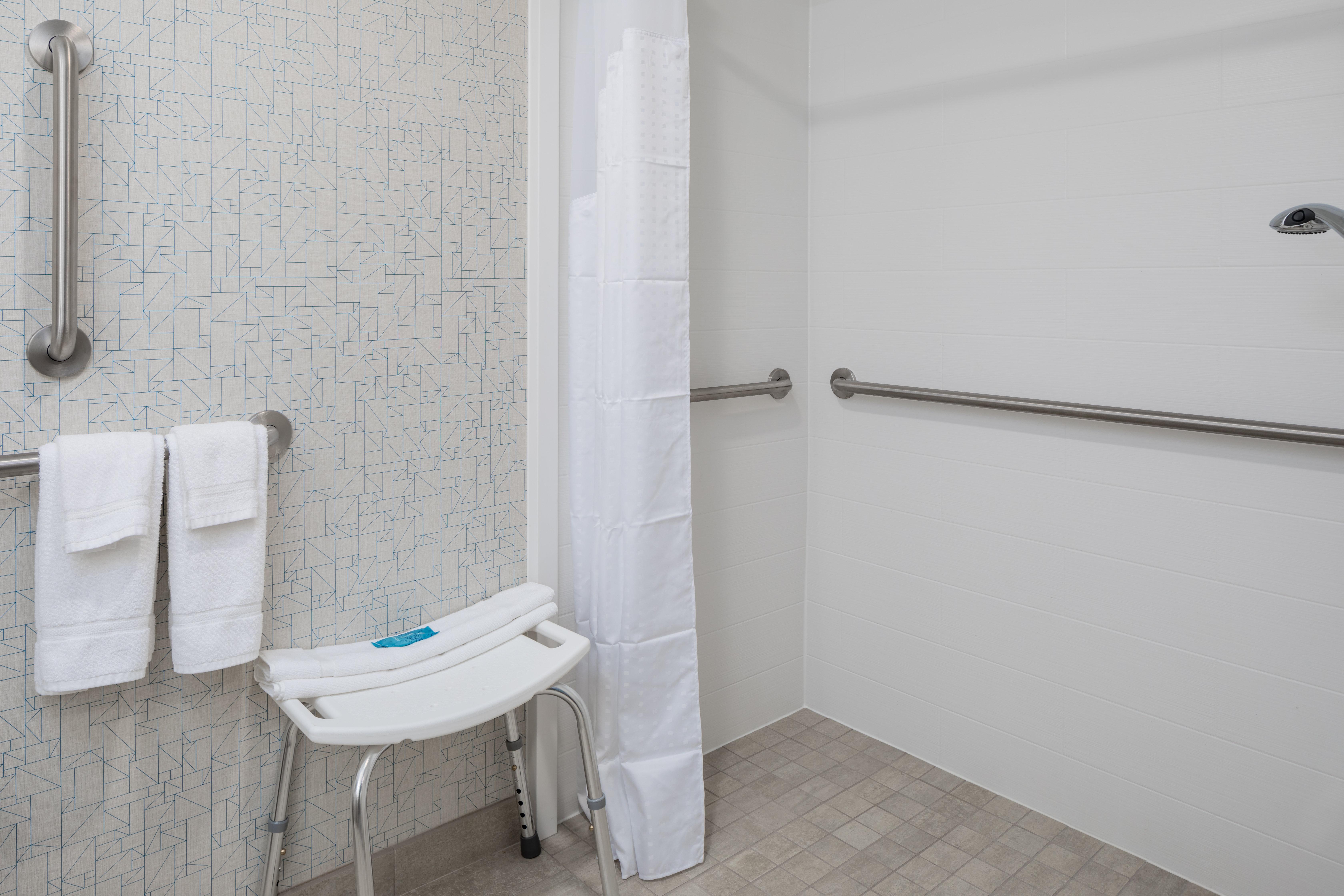 Suite Accessible King Size Bed