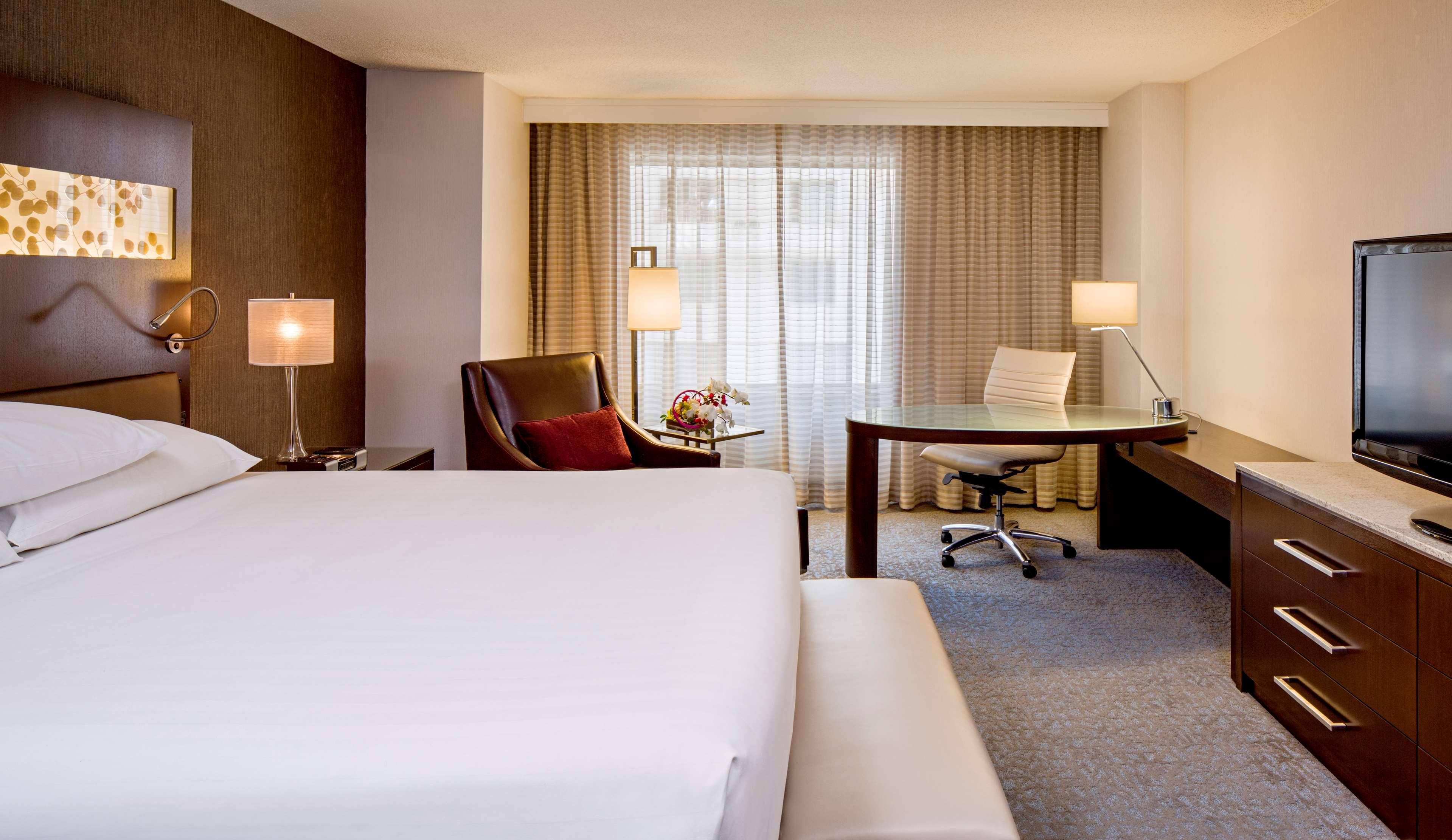 Double Club King Bed