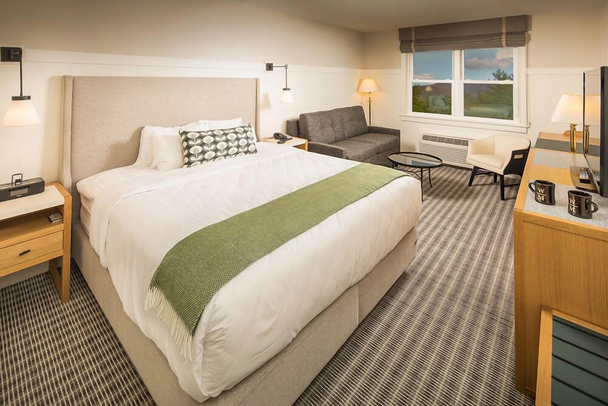 Double Deluxe King Bed