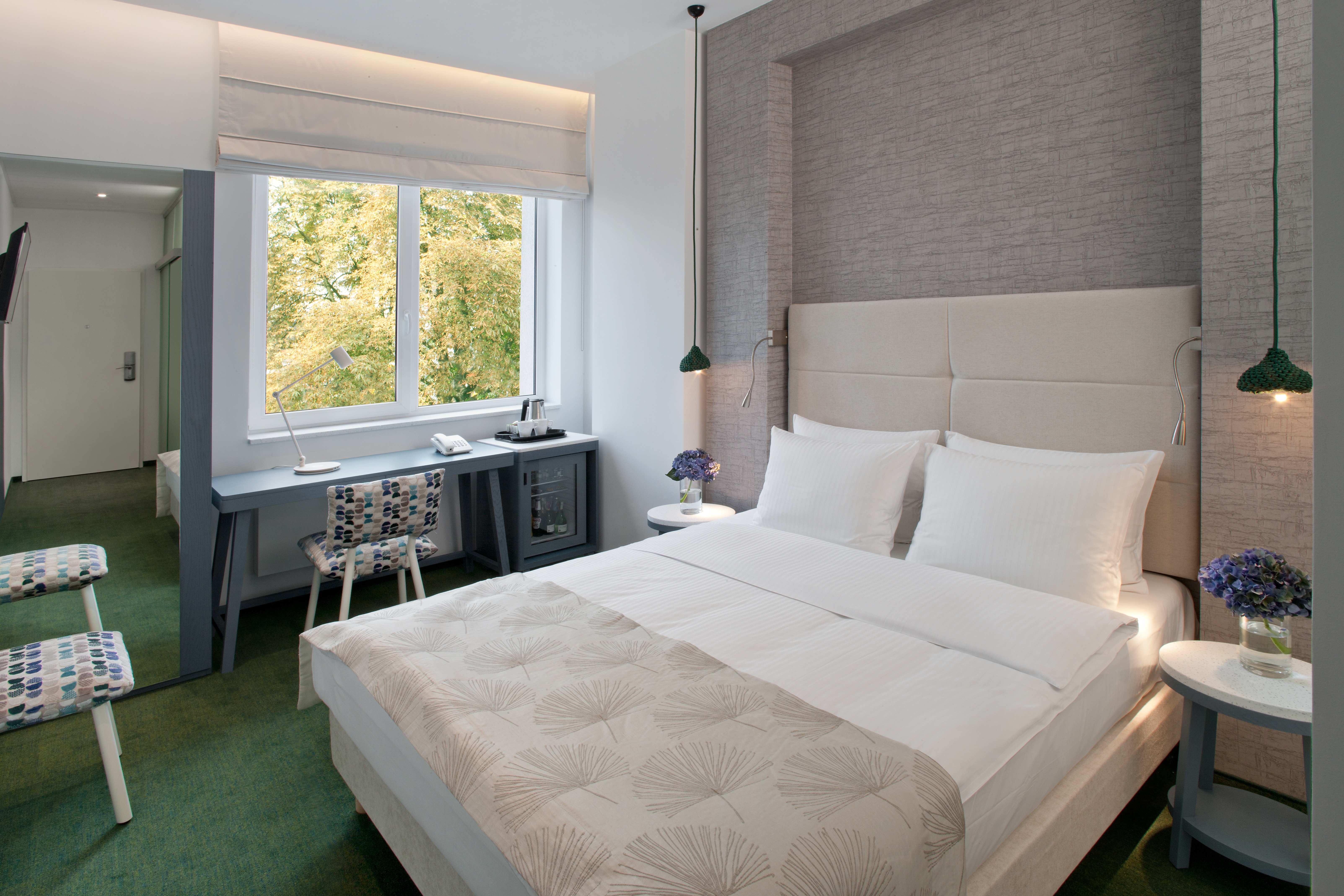 Double Single Executive