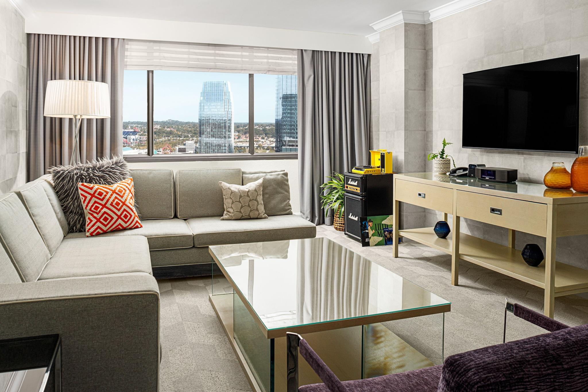 Suite Club City View