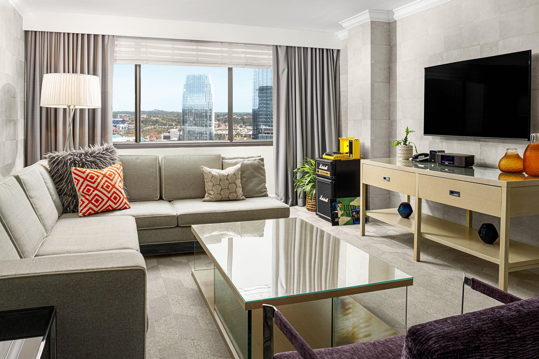 Suite Club City View