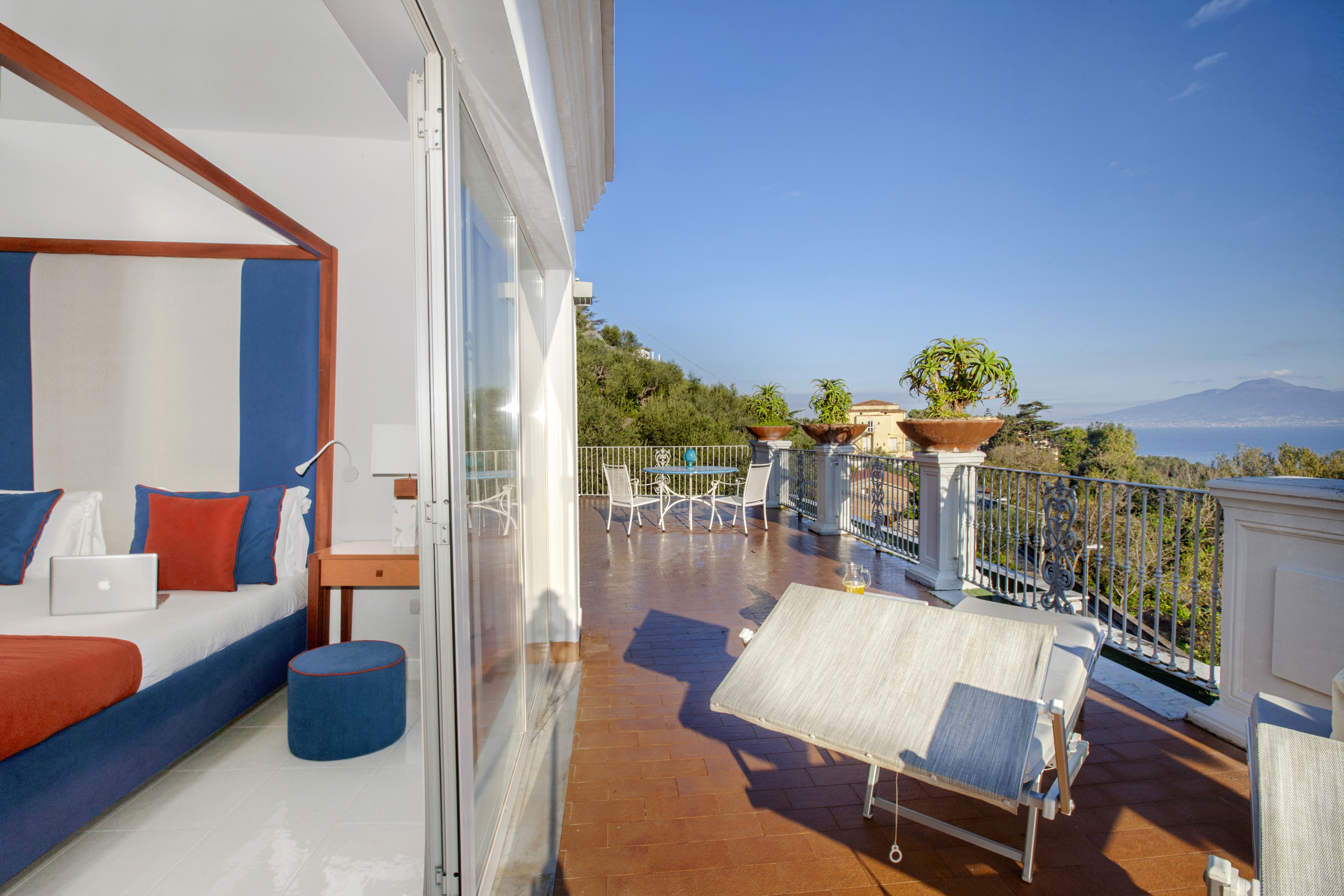 Junior Suite Sea View with Air Conditioning